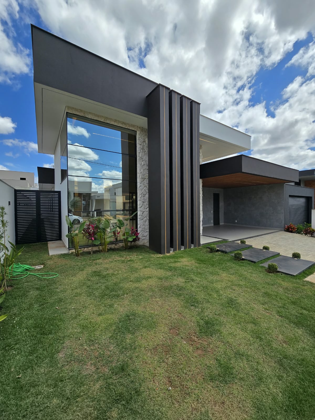  VENDO LINDA CASA DE ALTO PADRÃO NO RESIDENCIAL VEREDAS