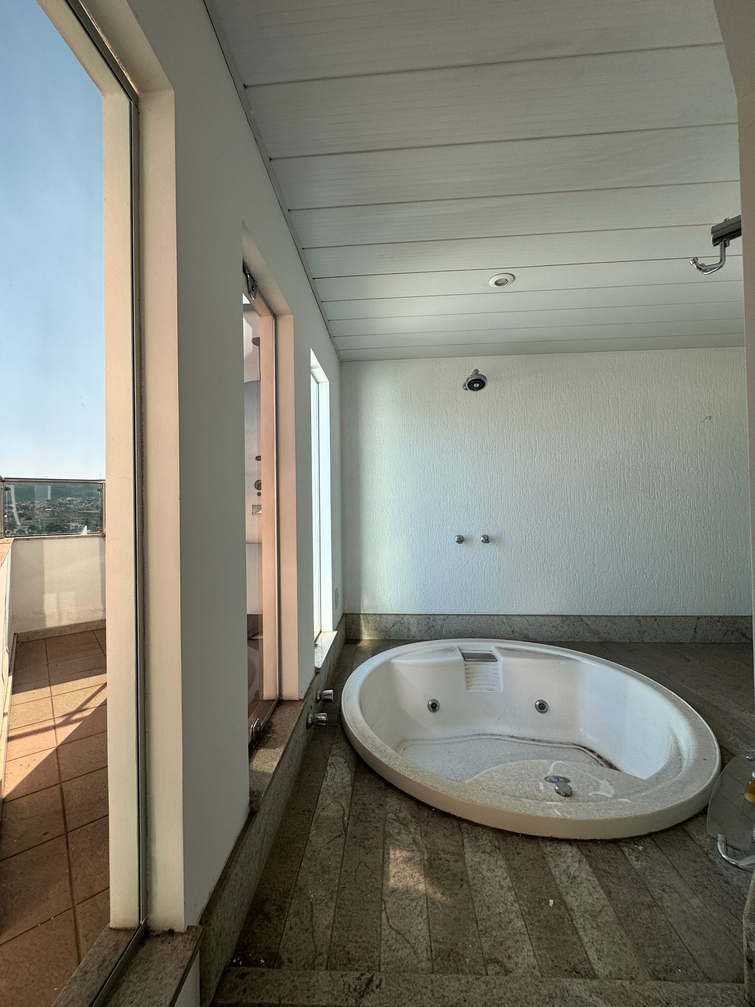 VENDO ÓTIMO APTO-COBERTURA, COM MARAVILHOSA VISTA-CENTRO-Sete Lagoas