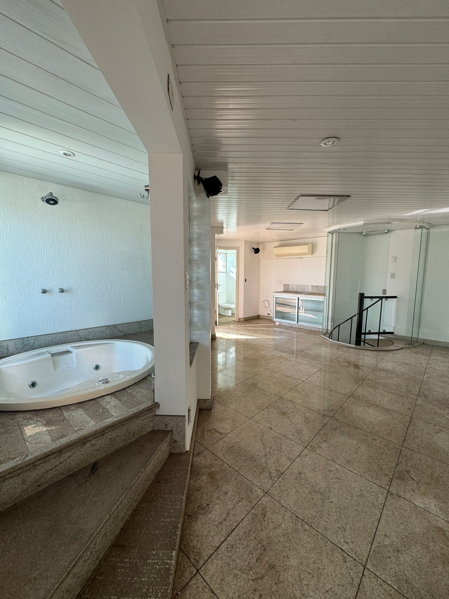 VENDO ÓTIMO APTO-COBERTURA, COM MARAVILHOSA VISTA-CENTRO-Sete Lagoas