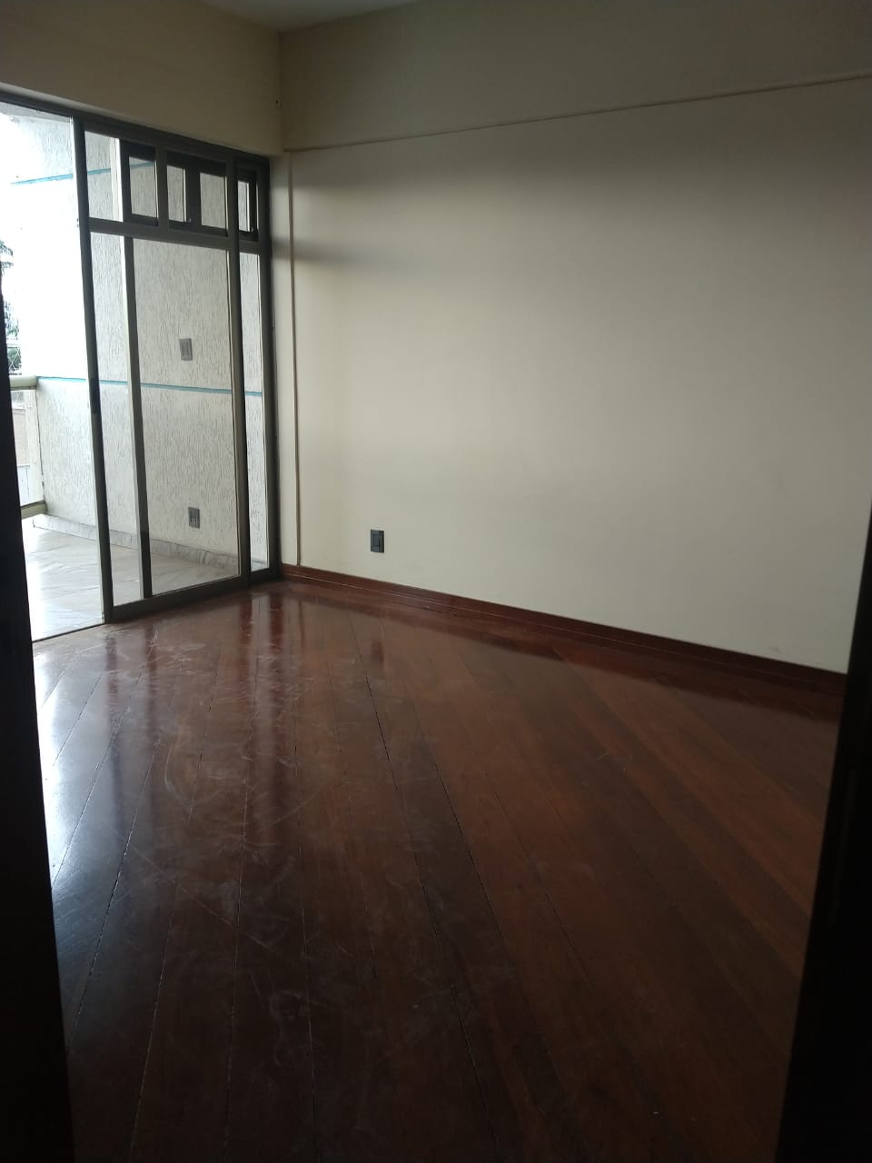 VENDO APARTAMENTO ESPAÇOSO-CENTRO-Sete Lagoas, MG! 