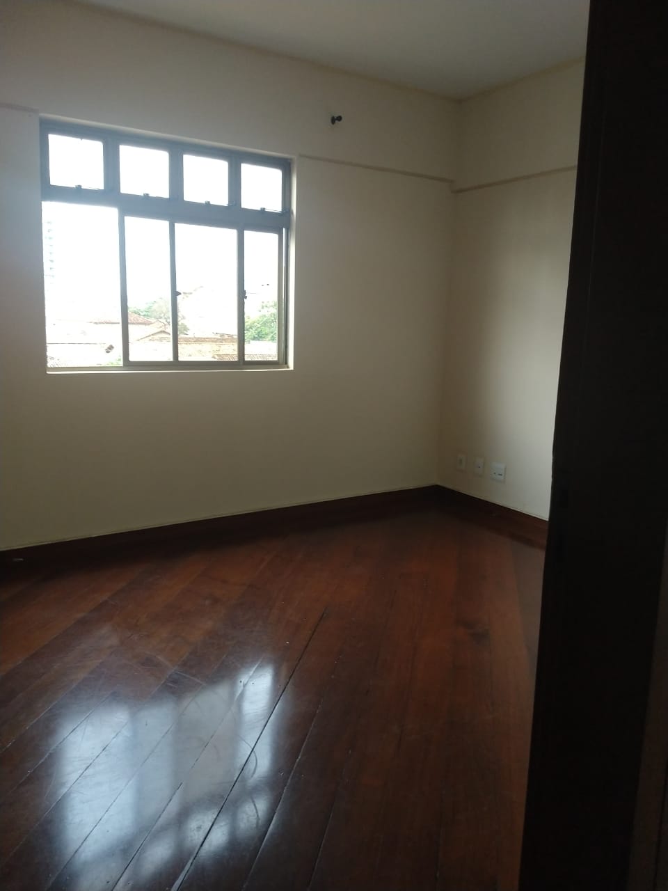 VENDO APARTAMENTO ESPAÇOSO-CENTRO-Sete Lagoas, MG! 