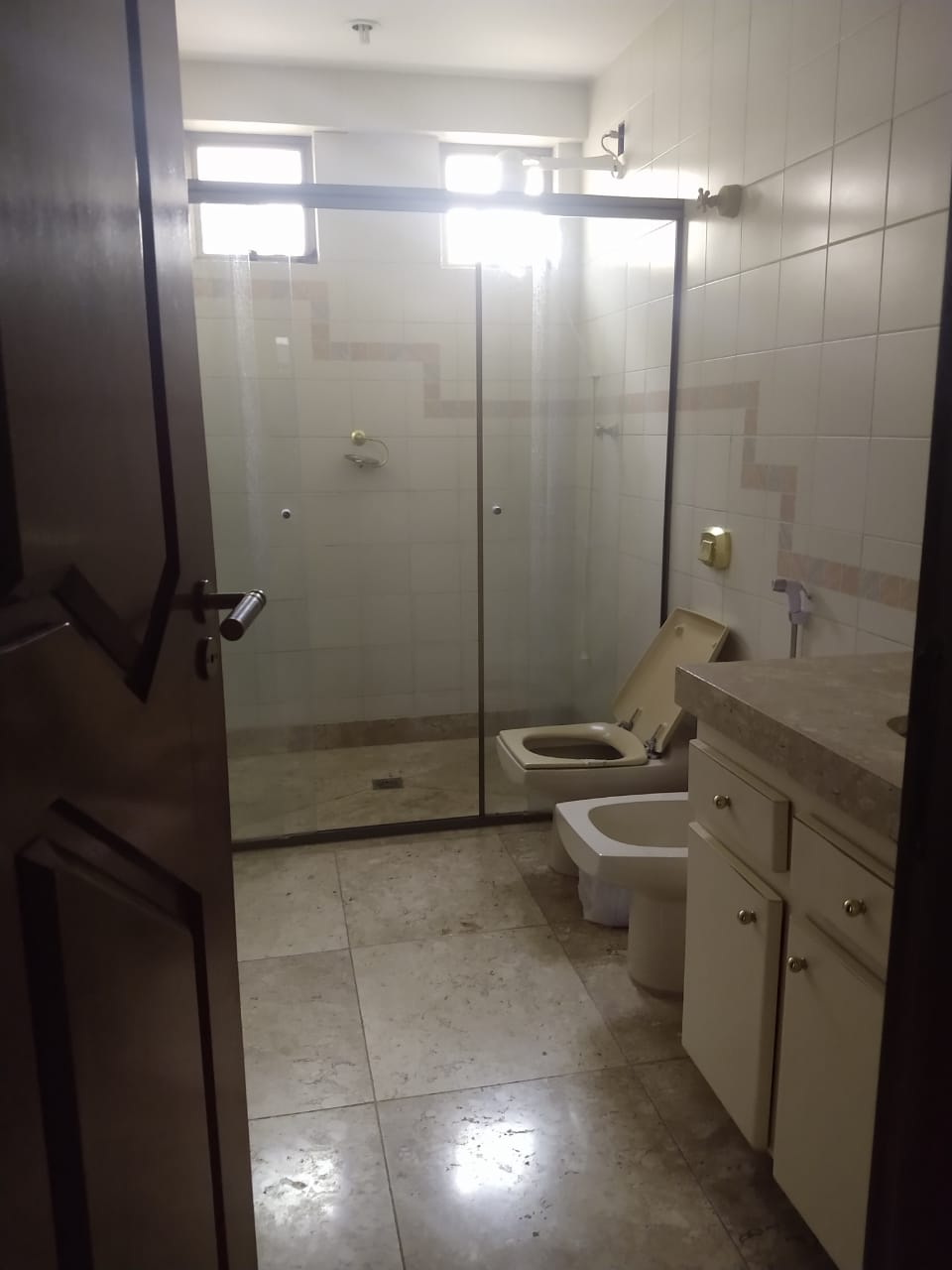 VENDO APARTAMENTO ESPAÇOSO-CENTRO-Sete Lagoas, MG! 