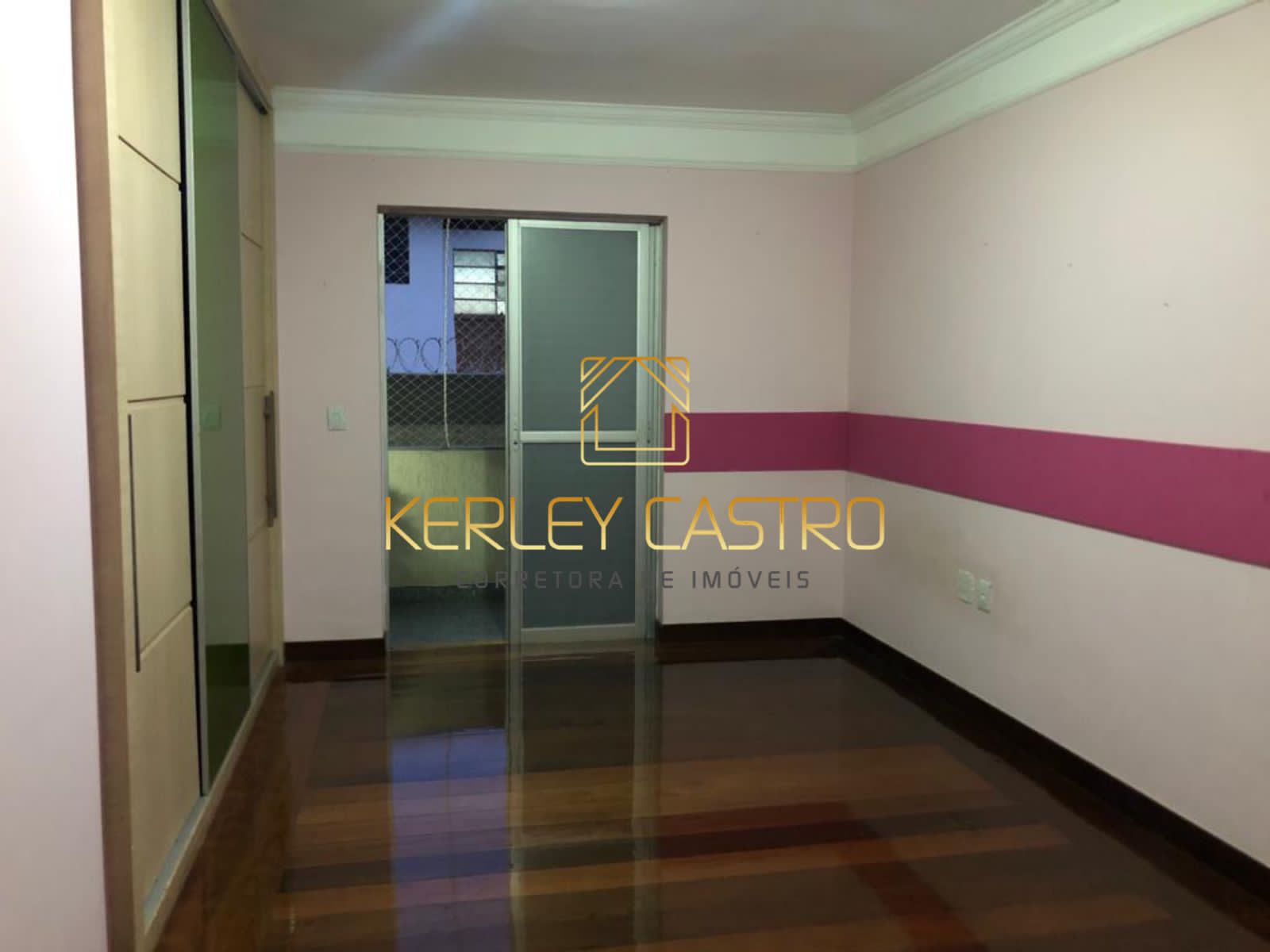 VENDO AMPLO APTO-CENTRO-Sete Lagoas, MG