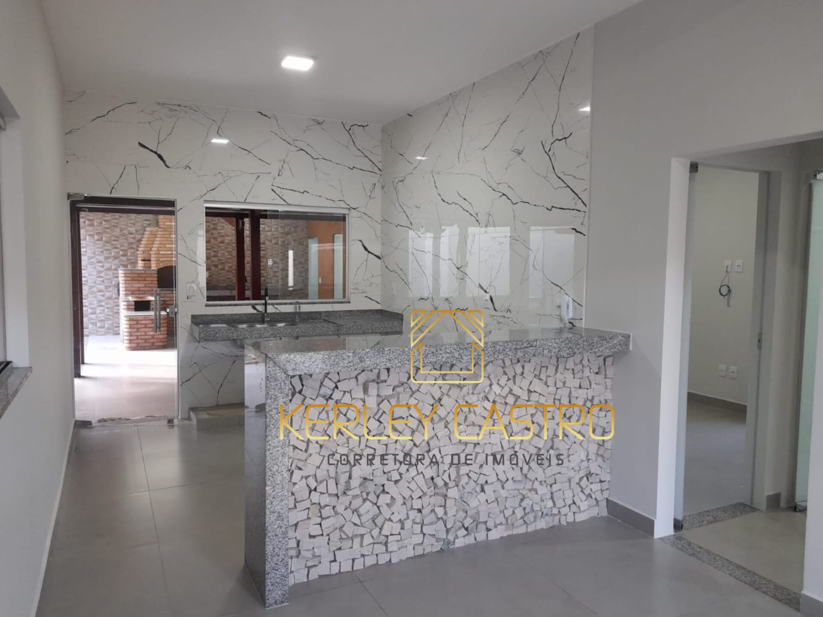 VENDO LINDA CASA - EMÍLIA 