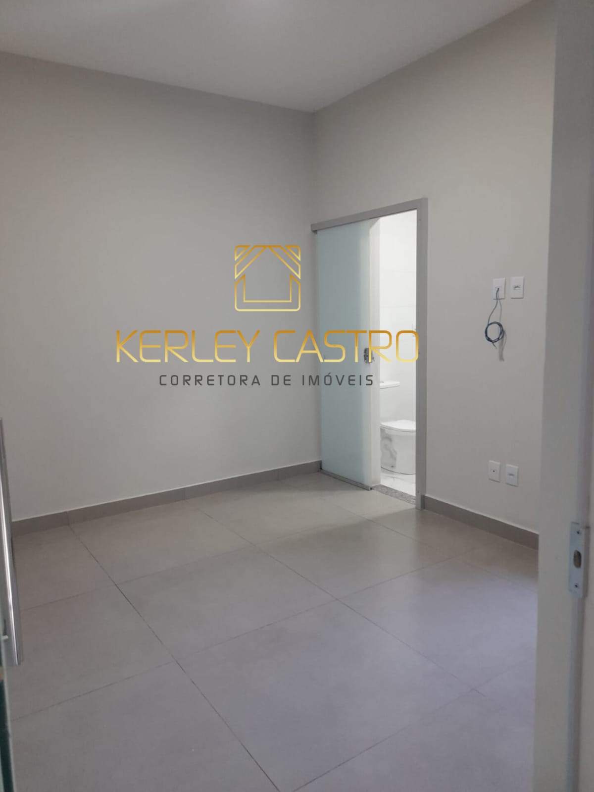 VENDO LINDA CASA - EMÍLIA 
