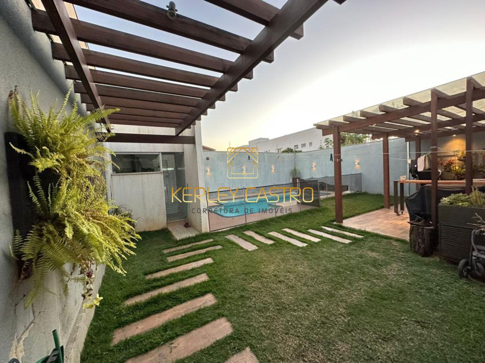 VENDO MARAVILHOSA CASA C/ PISCINA-JARDIM EUROPA-Sete Lagoas,MG
