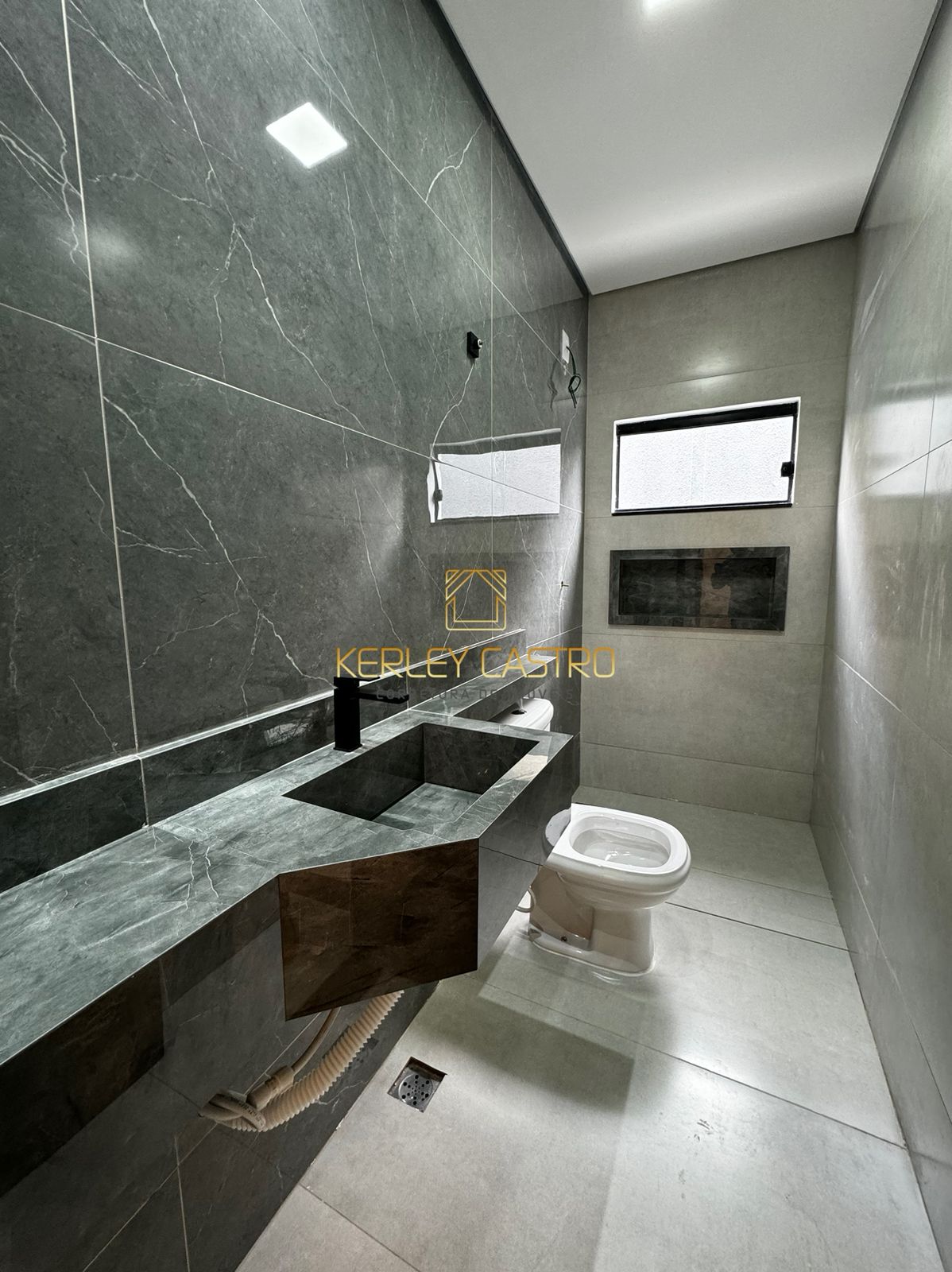 VENDO LINDA E ESTILOSA CASA-SÃO FRANCISCO-Sete Lagoas, MG
