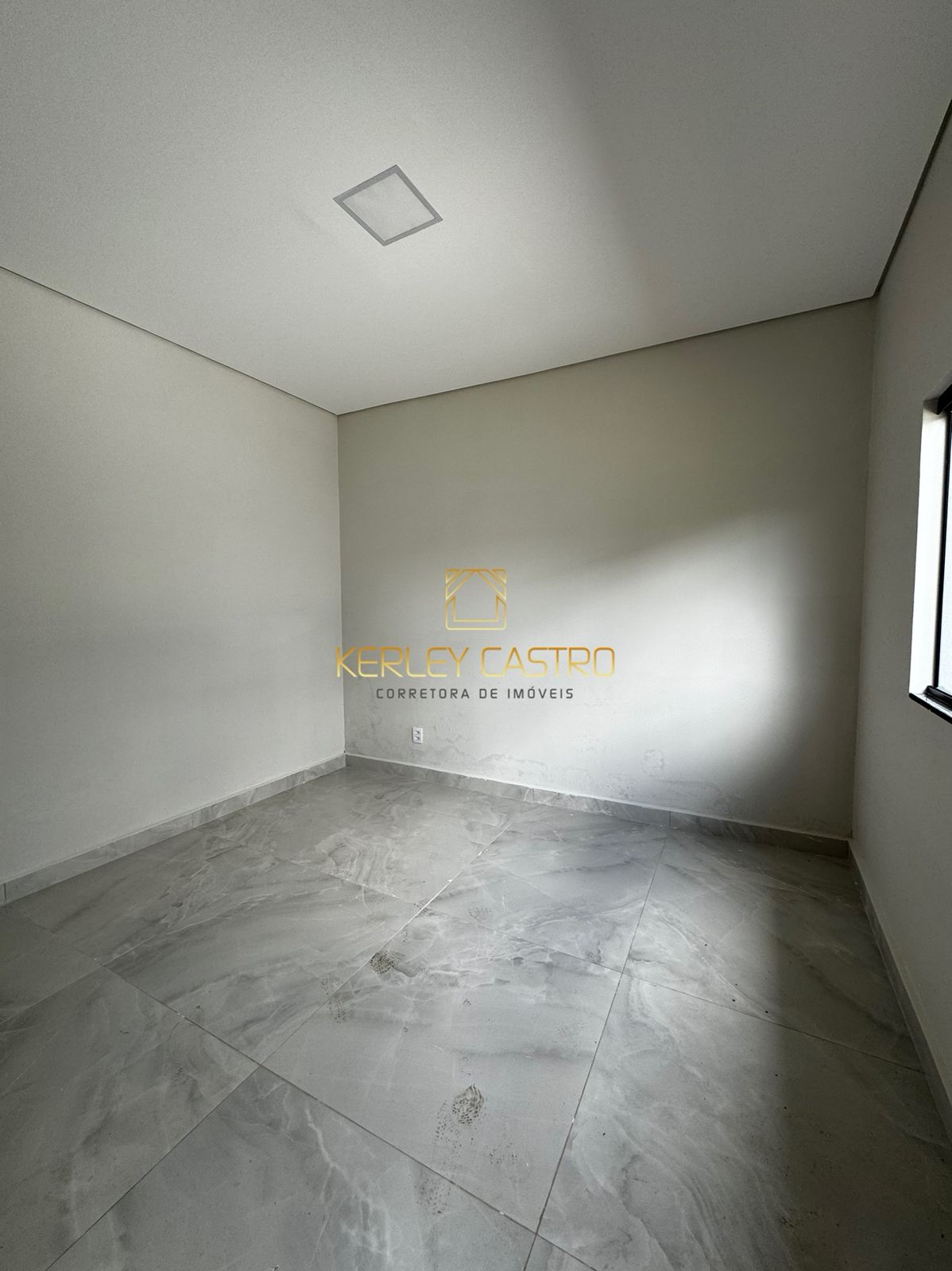 VENDO LINDA E ESTILOSA CASA-SÃO FRANCISCO-Sete Lagoas, MG