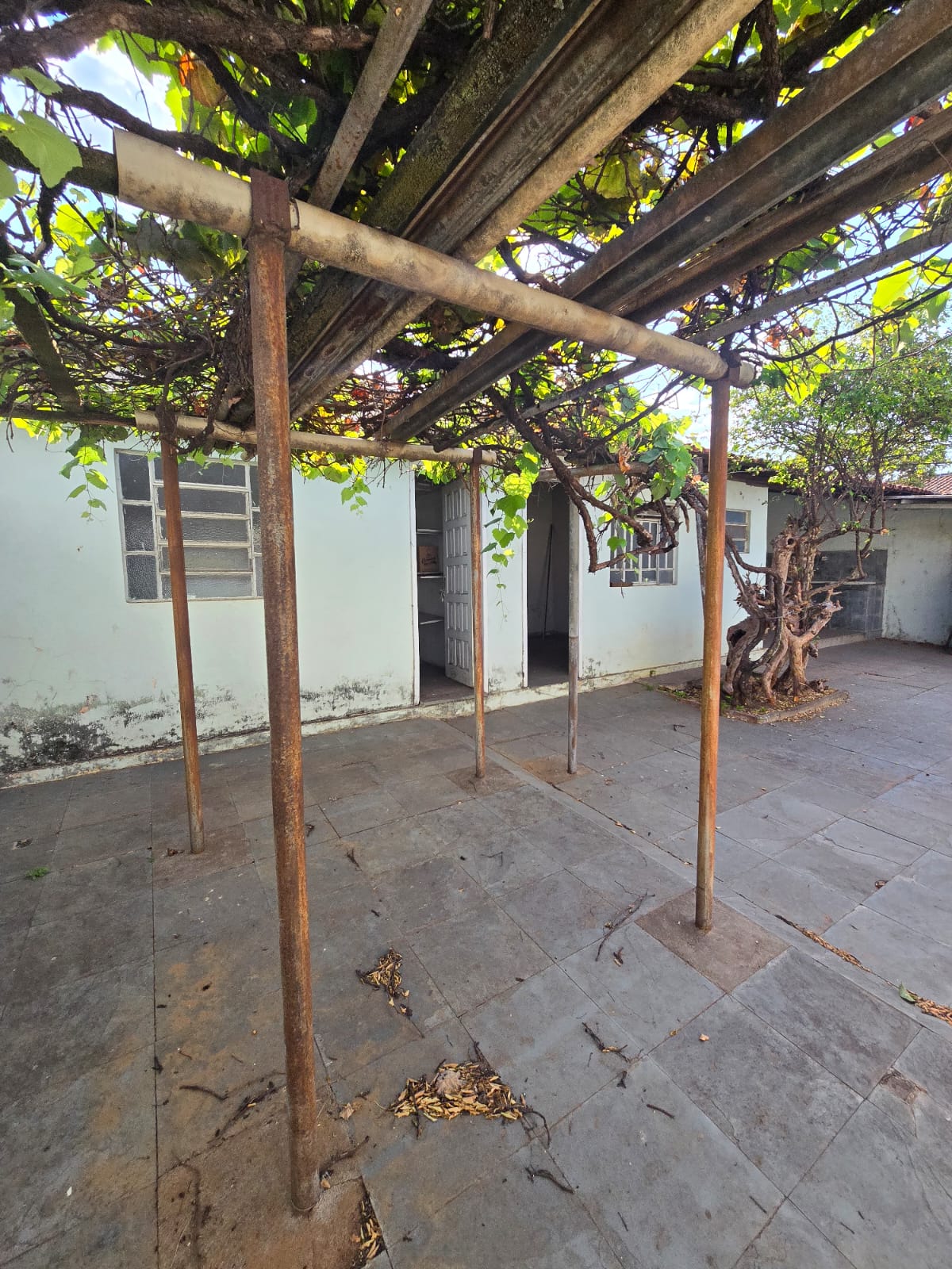 VENDO CASA ANTIGA-04 QUARTOS-SÃO GERALDO-Sete Lagoas,MG!