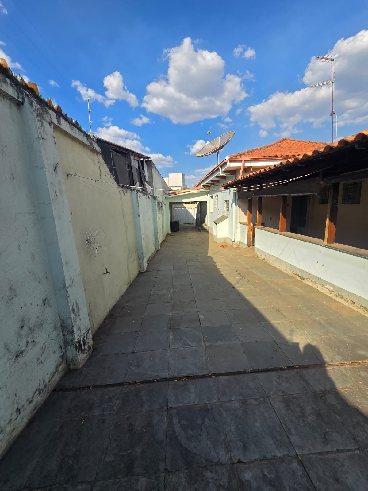 VENDO CASA ANTIGA-04 QUARTOS-SÃO GERALDO-Sete Lagoas,MG!