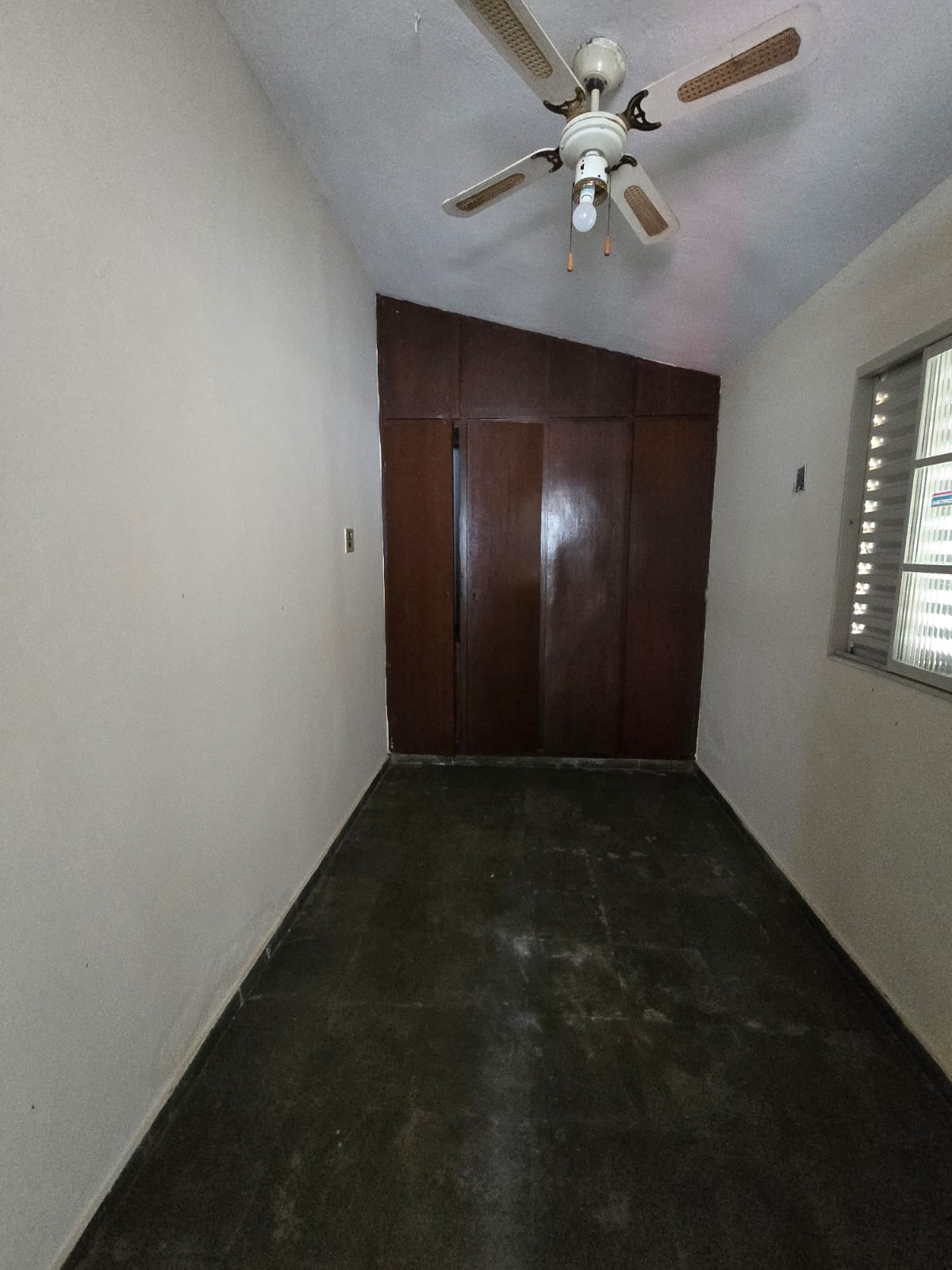VENDO CASA ANTIGA-04 QUARTOS-SÃO GERALDO-Sete Lagoas,MG!