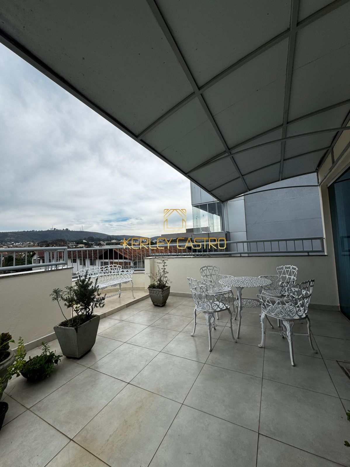 VENDO LINDO APTO/COBERTURA-Centro-Sete Lagoas, MG!