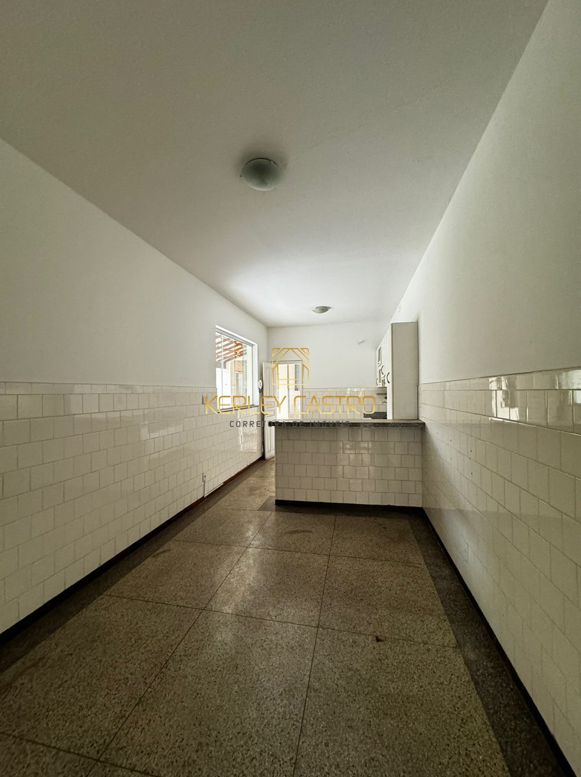 VENDO OU ALUGO - APTO de 03 QUARTO/01 SUITE, ÁREA PRIVATIVA,  01 VAGA, no CENTRO-Sete Lagoas, MG