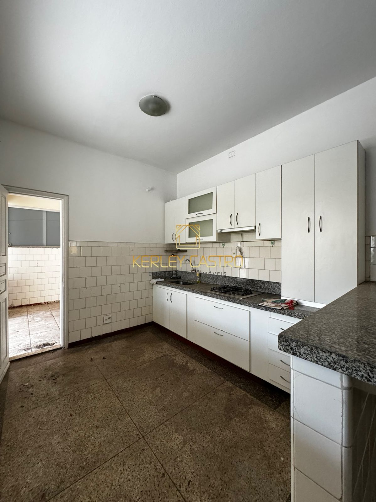 VENDO OU ALUGO - APTO de 03 QUARTO/01 SUITE, ÁREA PRIVATIVA,  01 VAGA, no CENTRO-Sete Lagoas, MG