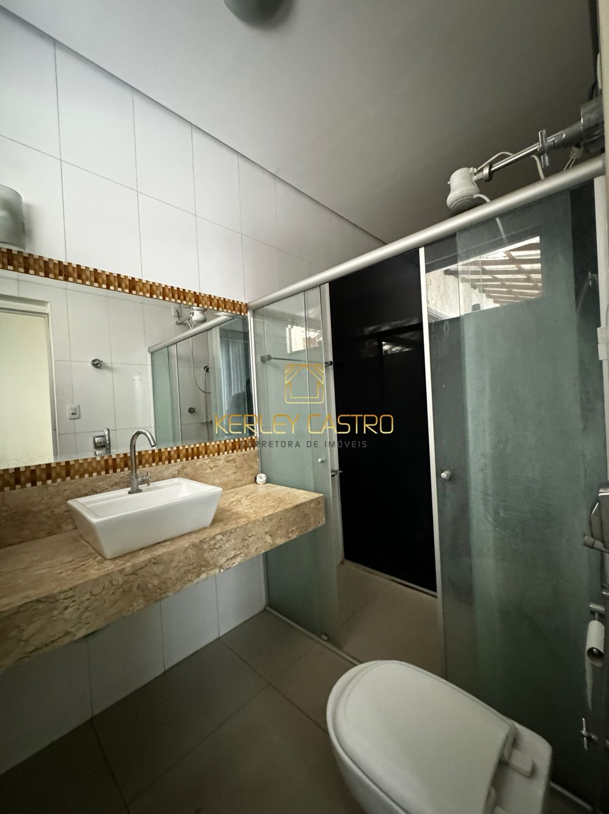 VENDO OU ALUGO - APTO de 03 QUARTO/01 SUITE, ÁREA PRIVATIVA,  01 VAGA, no CENTRO-Sete Lagoas, MG