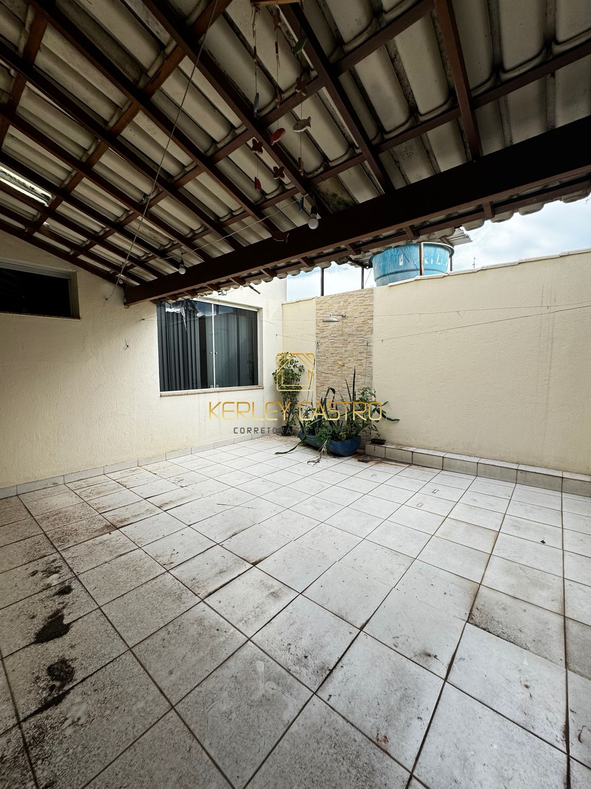 VENDO OU ALUGO - APTO de 03 QUARTO/01 SUITE, ÁREA PRIVATIVA,  01 VAGA, no CENTRO-Sete Lagoas, MG