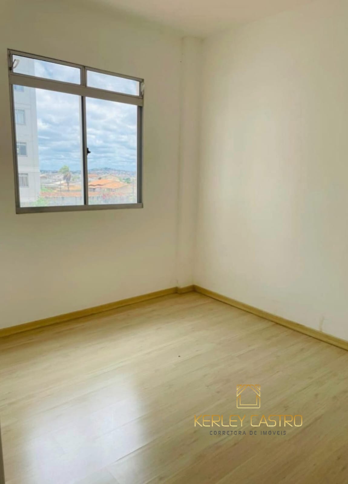 VENDO APTO DE 02 QUARTOS - CONDOMÍNO POSSUI PISCINA, ÁREA DE LAZER... - IPORANGA-Sete Lagoas,MG!