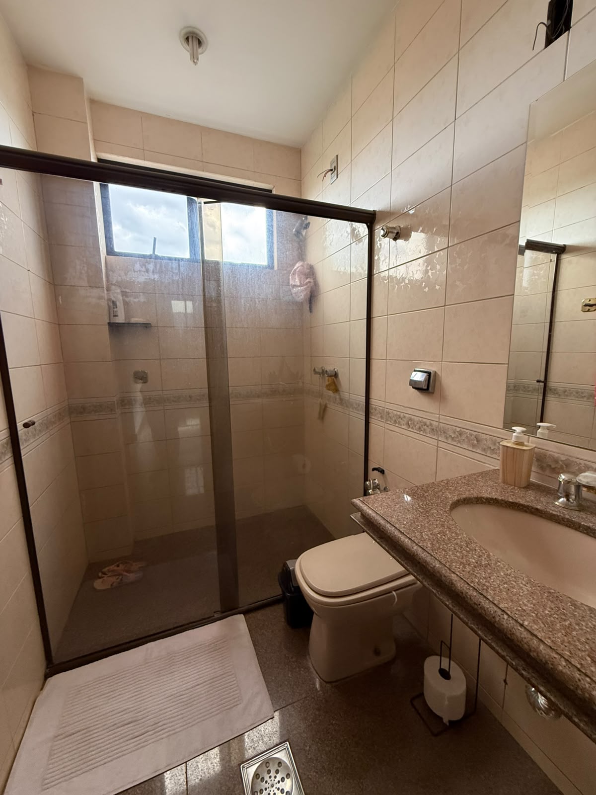 VENDO OU ALUGO, AMPLO APARTAMENTO NO BAIRRO JARDIM ARIZONA VENDO OU ALUGO, AMPLO APARTAMENTO NO BAIRRO JARDIM ARIZONA