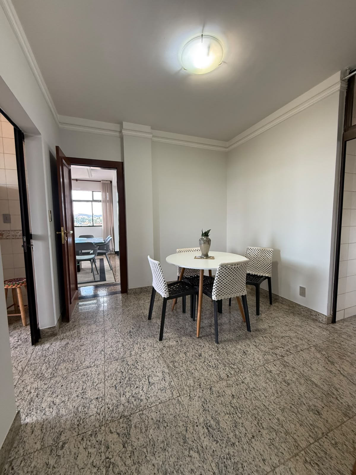 VENDO OU ALUGO, AMPLO APARTAMENTO NO BAIRRO JARDIM ARIZONA VENDO OU ALUGO, AMPLO APARTAMENTO NO BAIRRO JARDIM ARIZONA