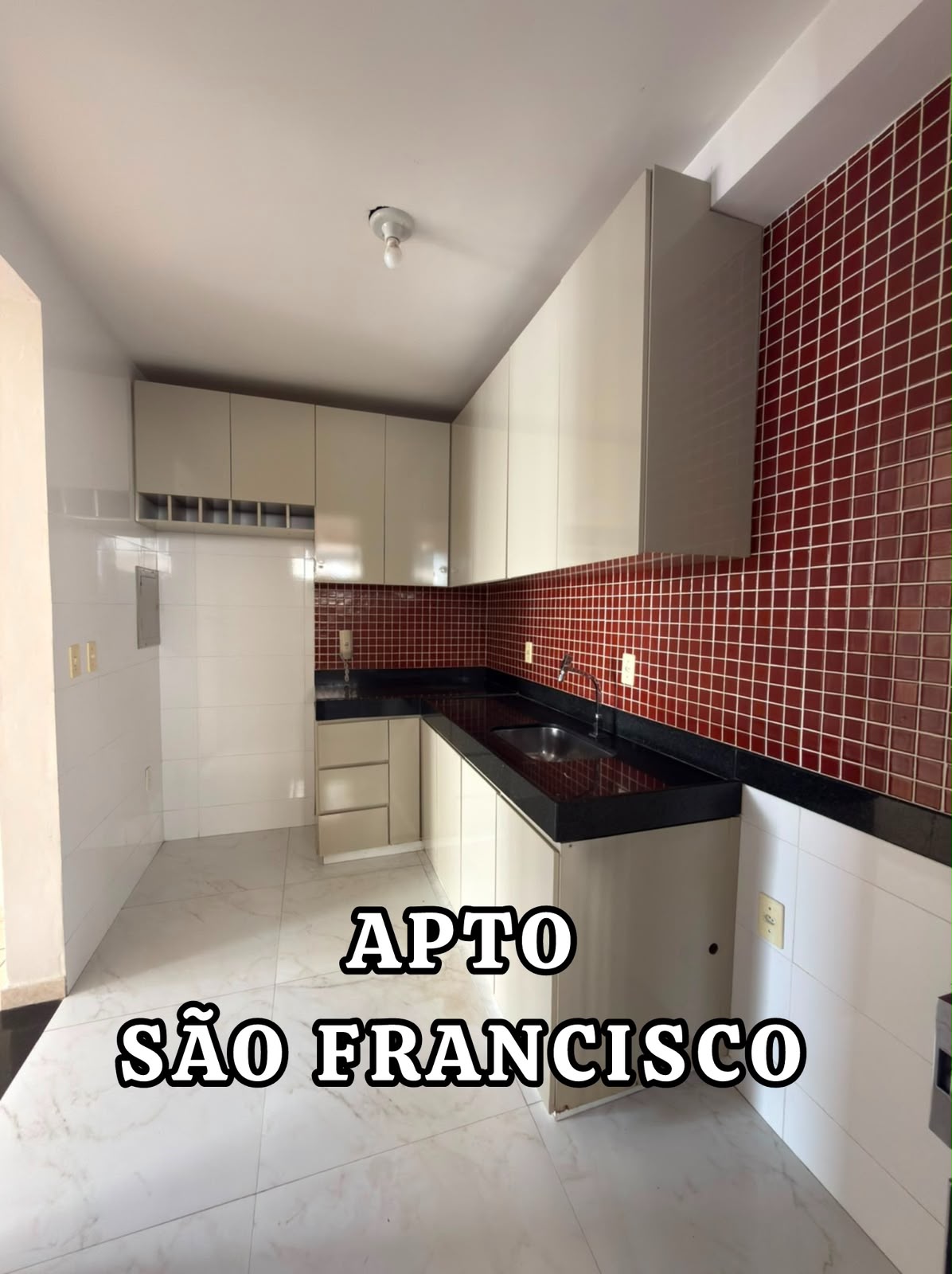 Vendo Ótimo Apartamento Térreo,  com Área Privativa, São Francisco- Sete Lagoas, MG!
