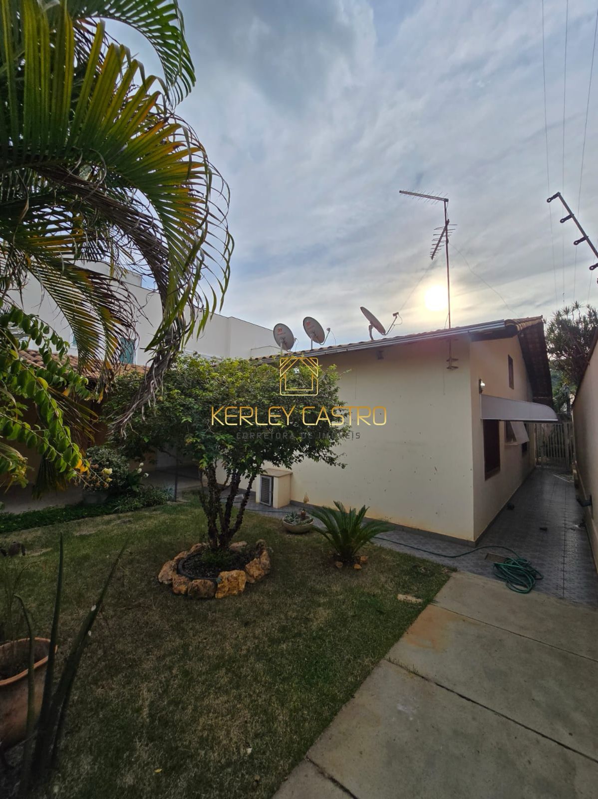 VENDO ÓTIMA CASA NO JARDIM ARIZONA