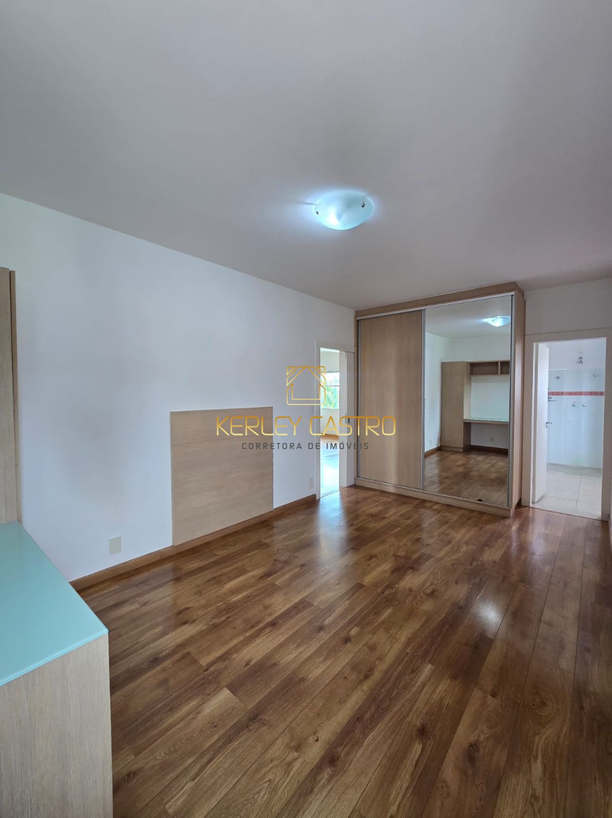  VENDO CASA NO BAIRRO MANGABEIRAS