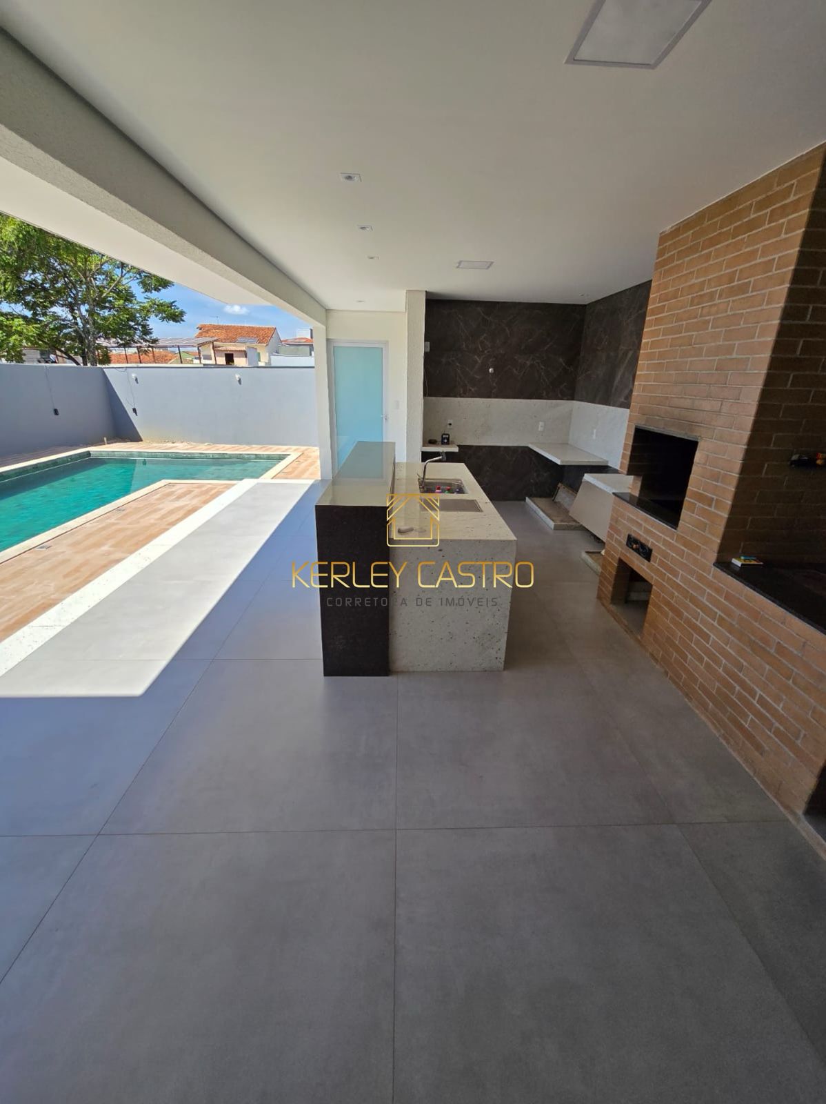 Vendo linda casa com piscina no Recanto da Serra, em Sete Lagoas-Mg. 