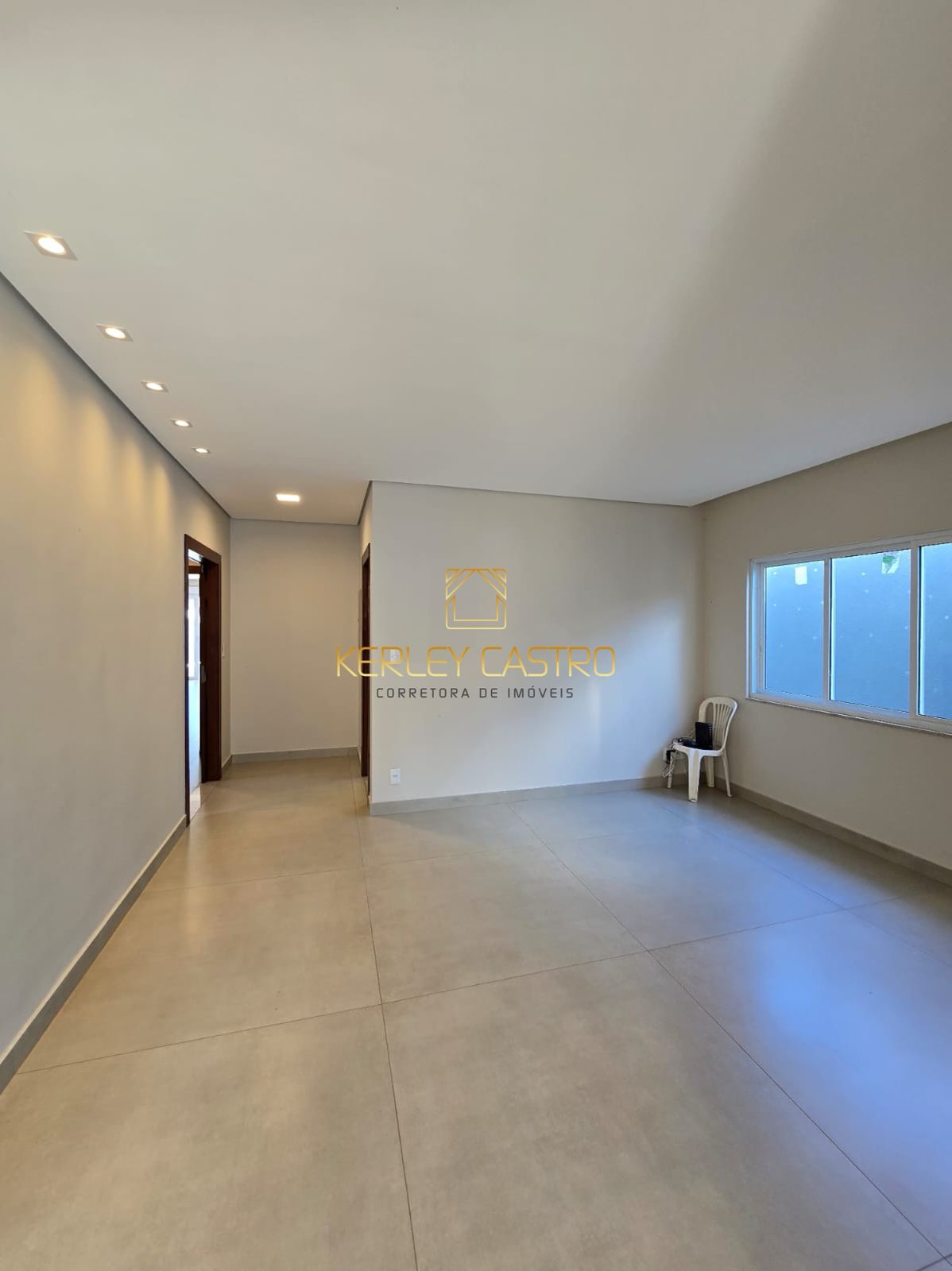 Vendo linda casa com piscina no Recanto da Serra, em Sete Lagoas-Mg. 