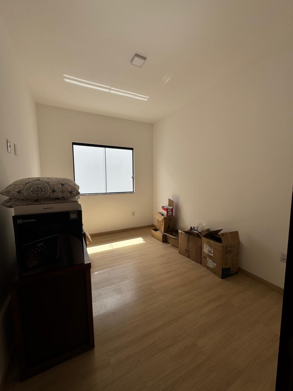 CASA COM TRÊS QUARTOS NO SÃO CRISTÓVÃO CASA COM TRÊS QUARTOS NO SÃO CRISTÓVÃO