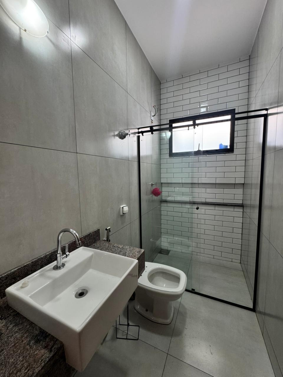 CASA COM TRÊS QUARTOS NO SÃO CRISTÓVÃO CASA COM TRÊS QUARTOS NO SÃO CRISTÓVÃO