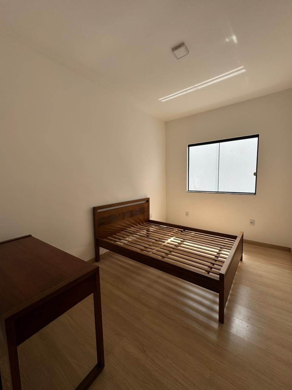 CASA COM TRÊS QUARTOS NO SÃO CRISTÓVÃO CASA COM TRÊS QUARTOS NO SÃO CRISTÓVÃO