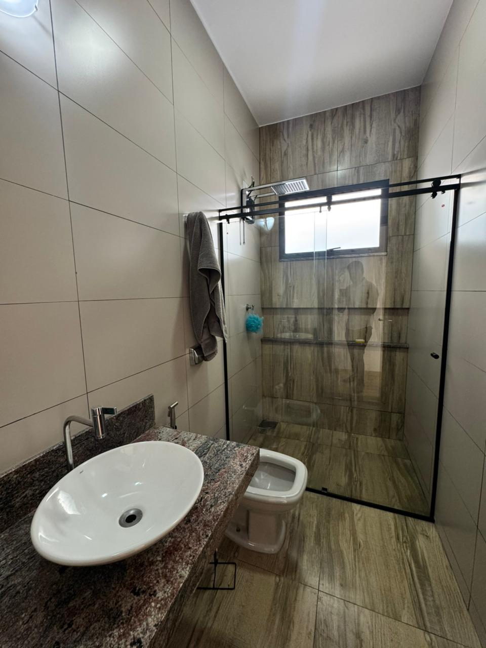 CASA COM TRÊS QUARTOS NO SÃO CRISTÓVÃO CASA COM TRÊS QUARTOS NO SÃO CRISTÓVÃO
