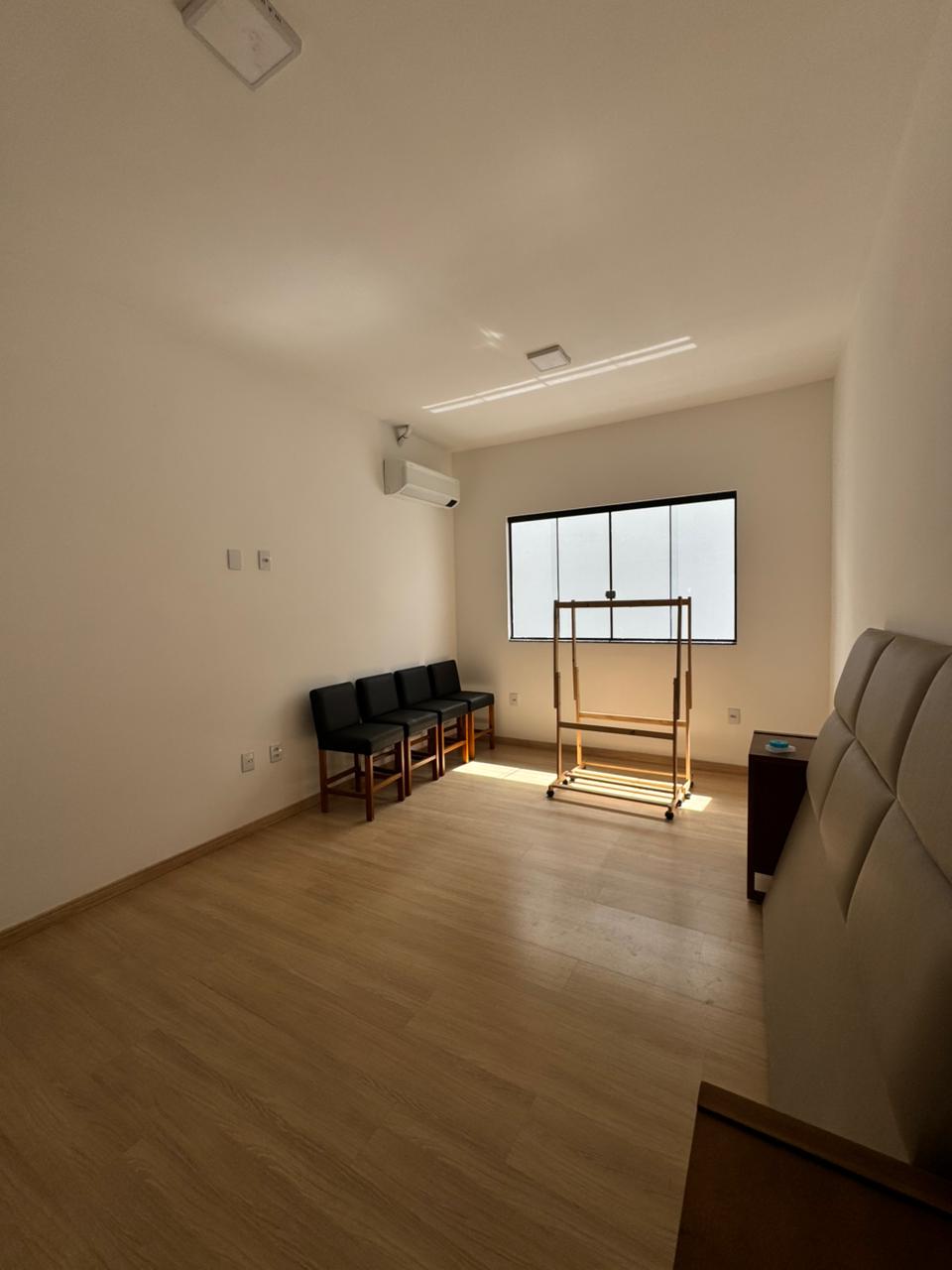 CASA COM TRÊS QUARTOS NO SÃO CRISTÓVÃO CASA COM TRÊS QUARTOS NO SÃO CRISTÓVÃO