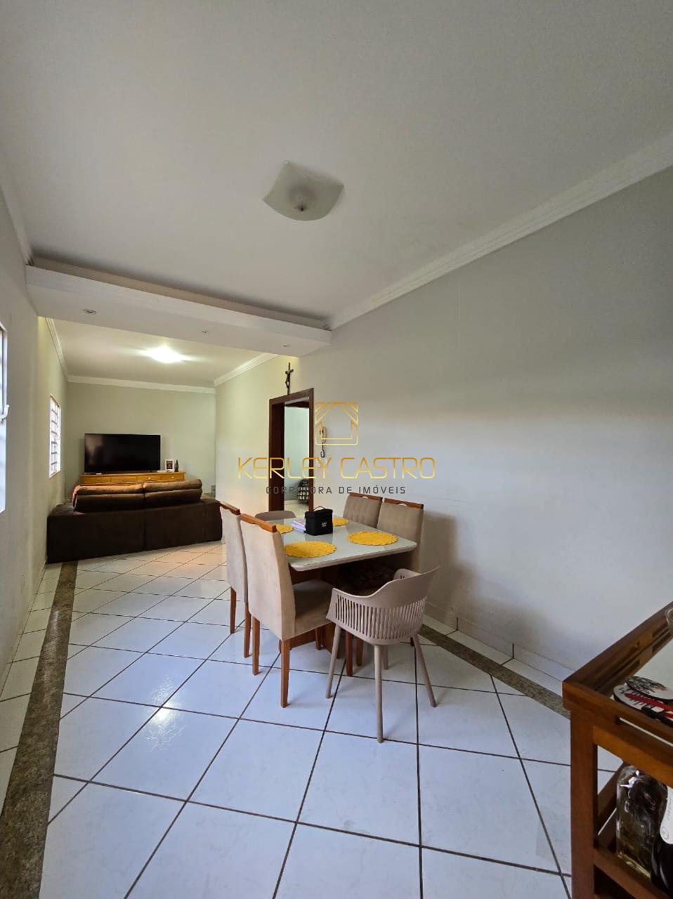 CASA COM QUATRO QUARTOS NO SÃO FRANCISCO CASA COM QUATRO QUARTOS NO SÃO FRANCISCO