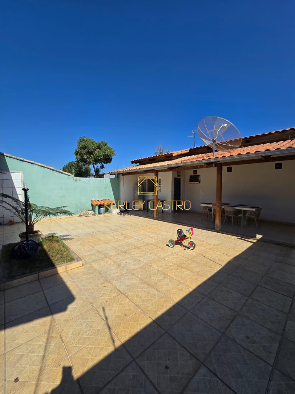 CASA COM QUATRO QUARTOS NO SÃO FRANCISCO CASA COM QUATRO QUARTOS NO SÃO FRANCISCO