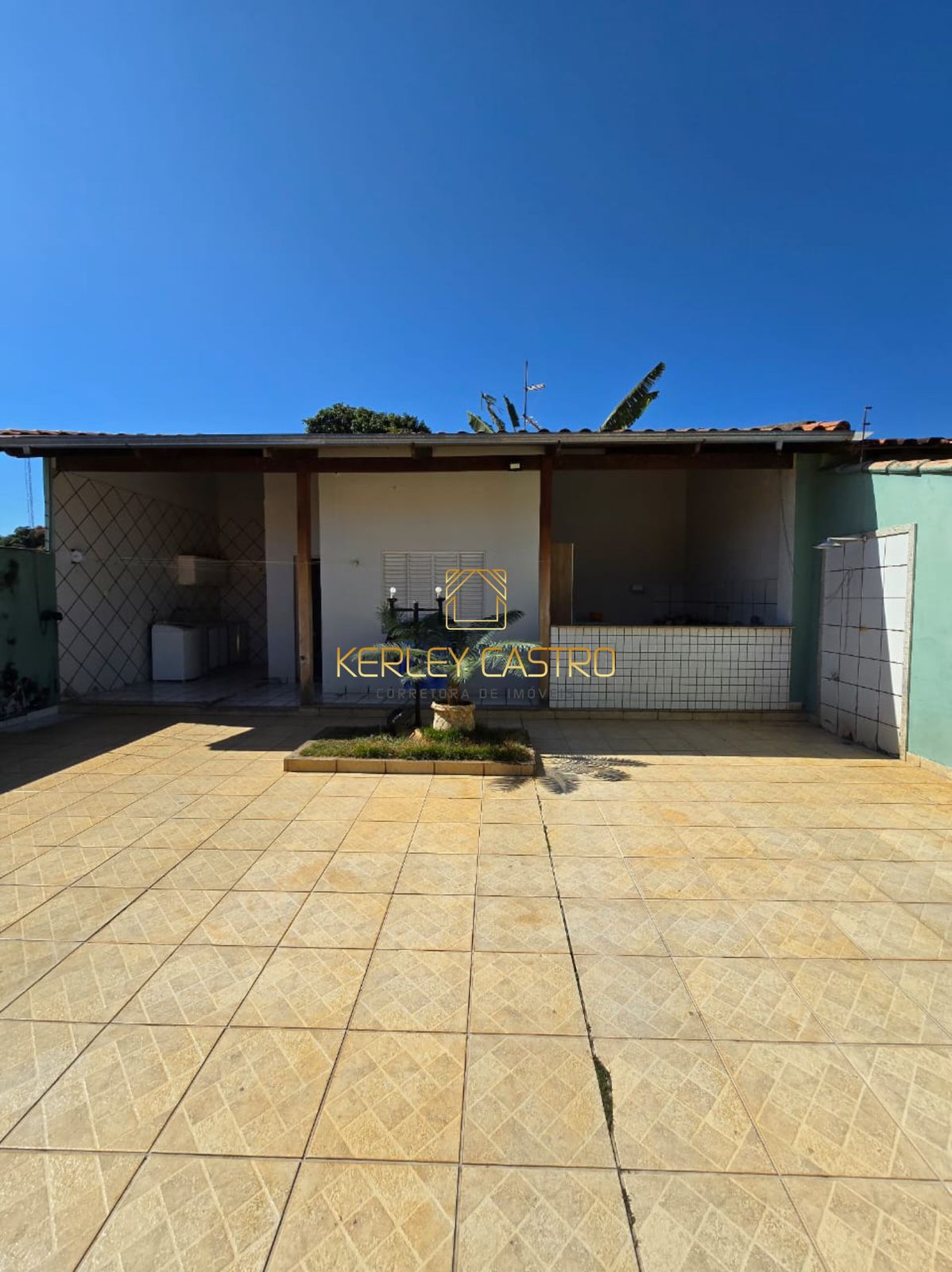 CASA COM QUATRO QUARTOS NO SÃO FRANCISCO CASA COM QUATRO QUARTOS NO SÃO FRANCISCO