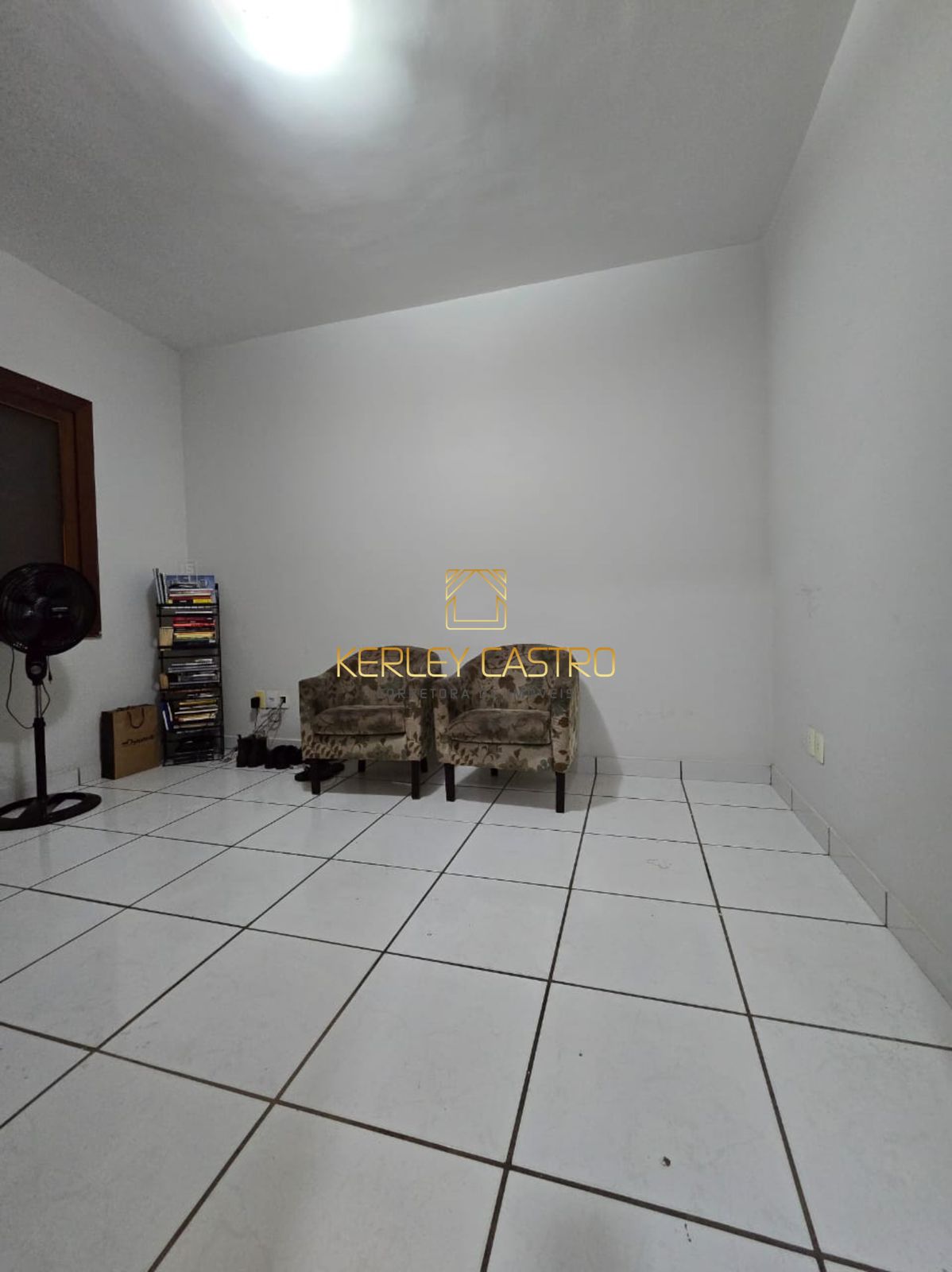 CASA COM QUATRO QUARTOS NO SÃO FRANCISCO CASA COM QUATRO QUARTOS NO SÃO FRANCISCO