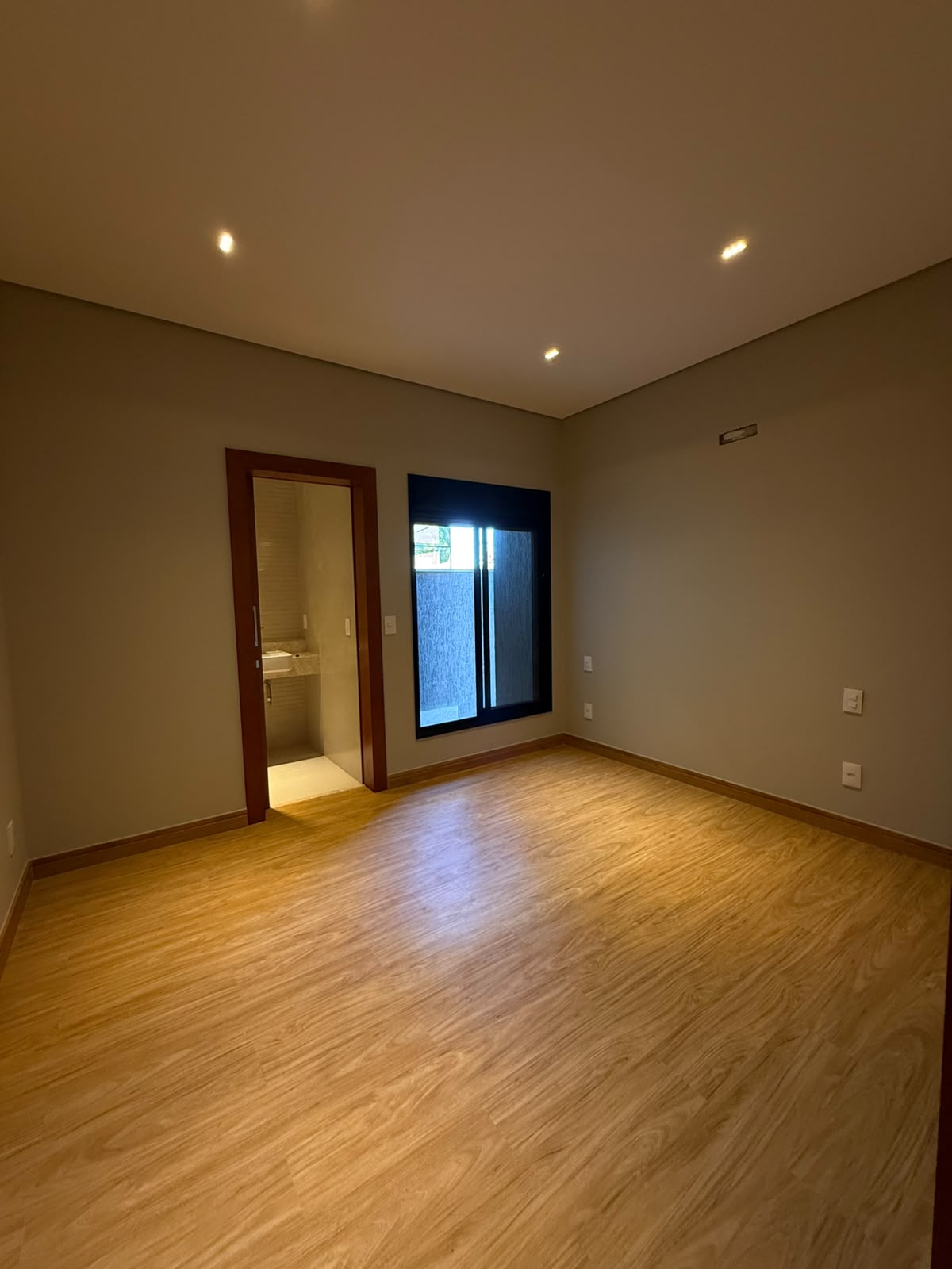 VENDO CASA DE ALTO PADRÃO NO RESIDENCIAL VEREDAS VENDO CASA DE ALTO PADRÃO NO RESIDENCIAL VEREDAS