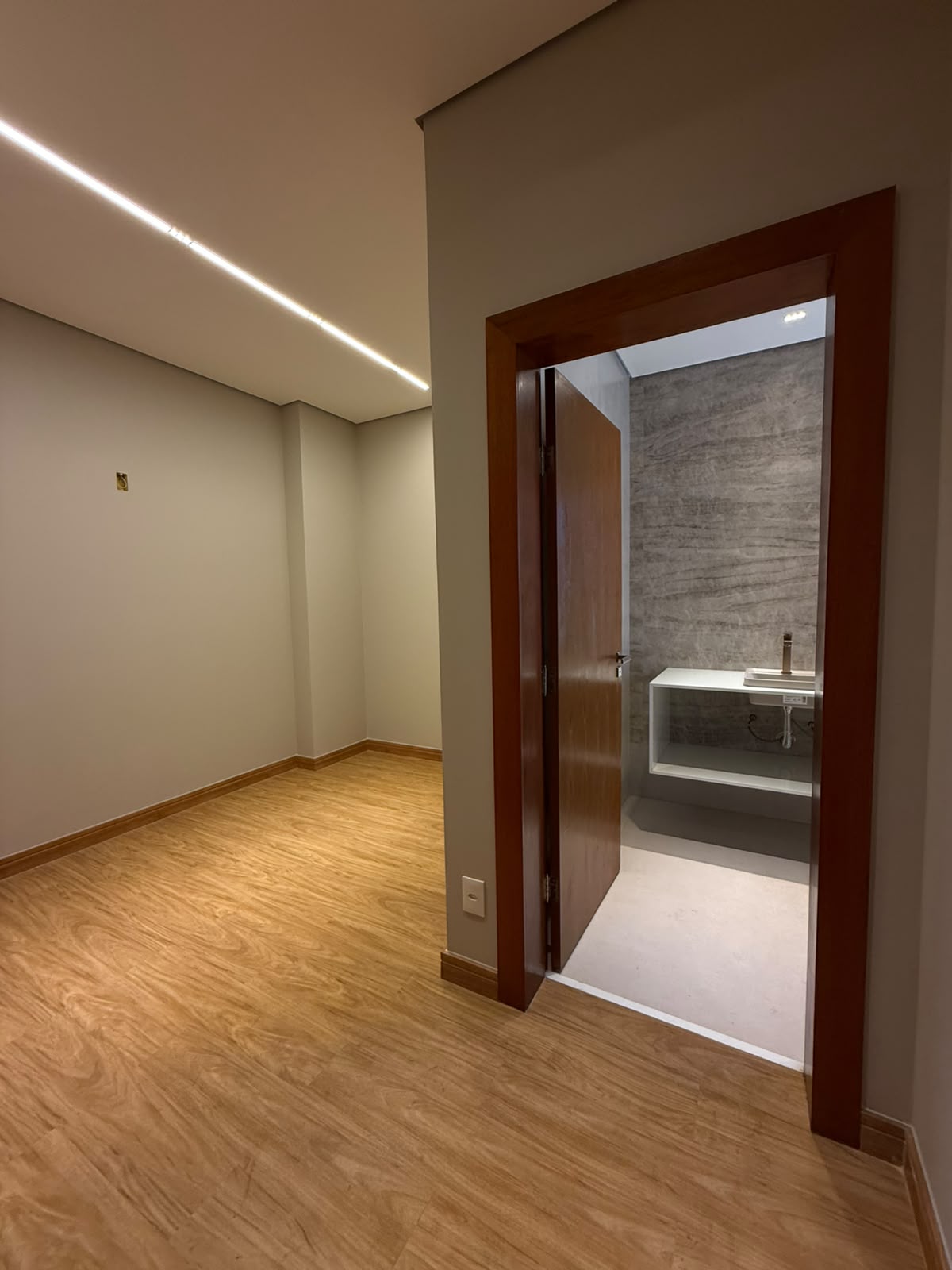 VENDO CASA DE ALTO PADRÃO NO RESIDENCIAL VEREDAS VENDO CASA DE ALTO PADRÃO NO RESIDENCIAL VEREDAS