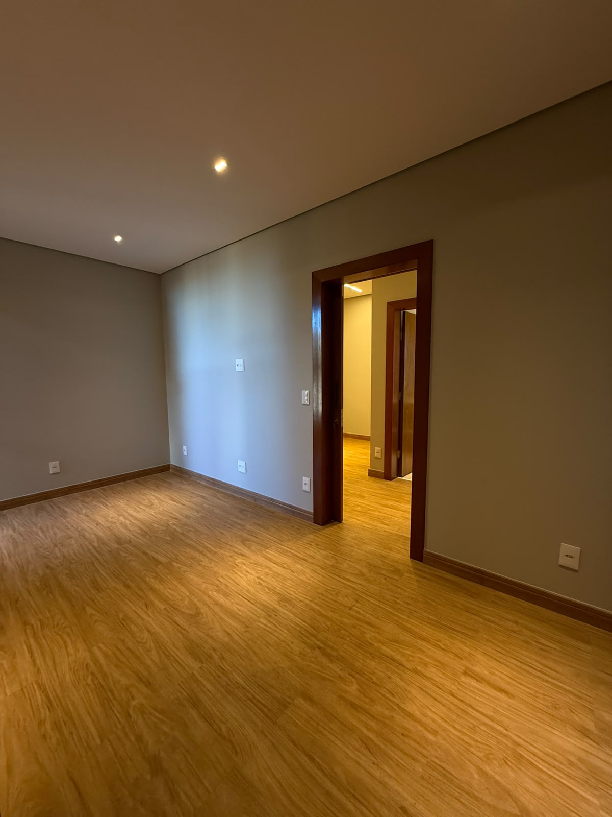 VENDO CASA DE ALTO PADRÃO NO RESIDENCIAL VEREDAS VENDO CASA DE ALTO PADRÃO NO RESIDENCIAL VEREDAS
