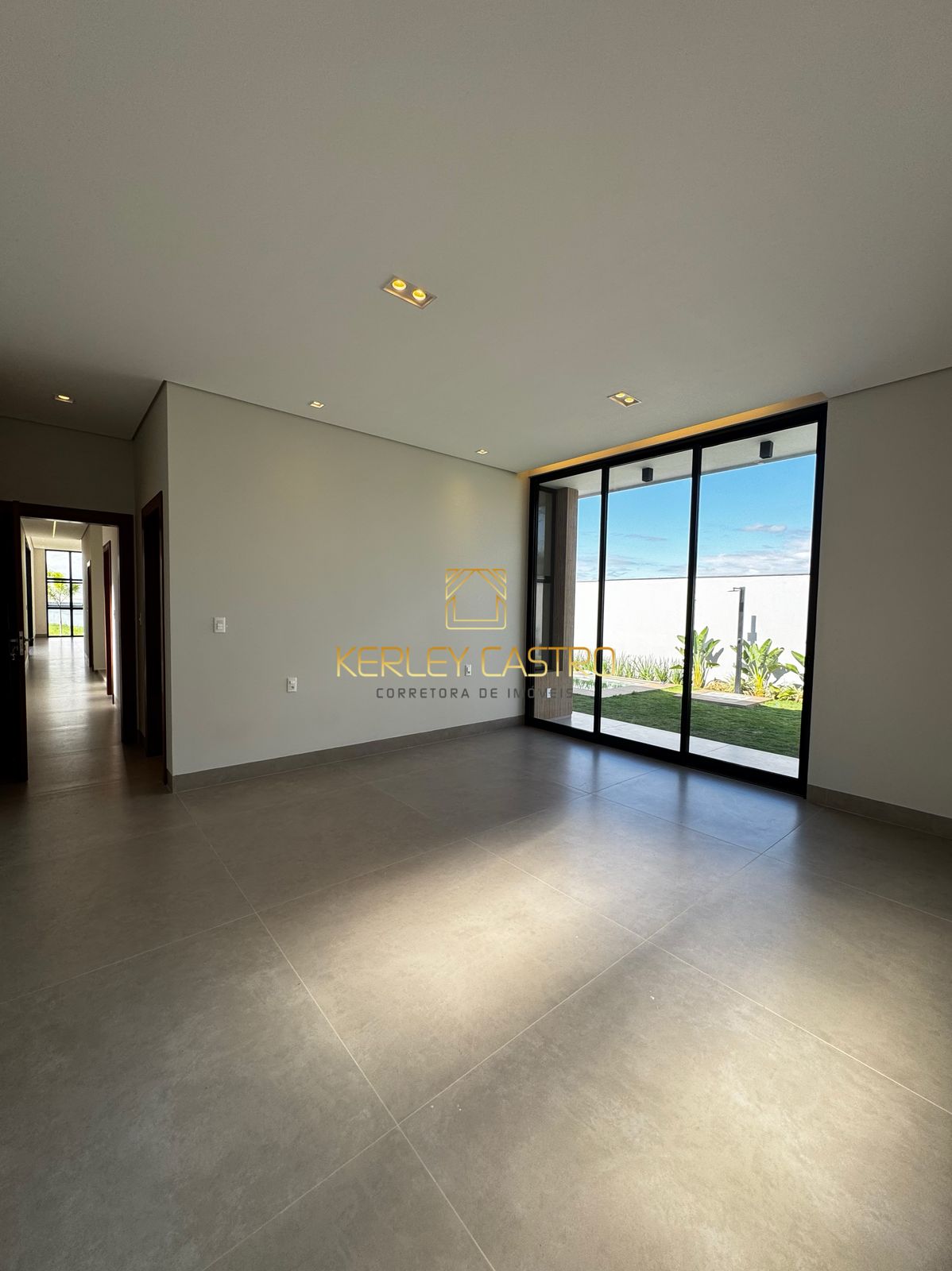 VENDO CASA-CONDOMÍNIO VEREDAS-em Sete Lagoas