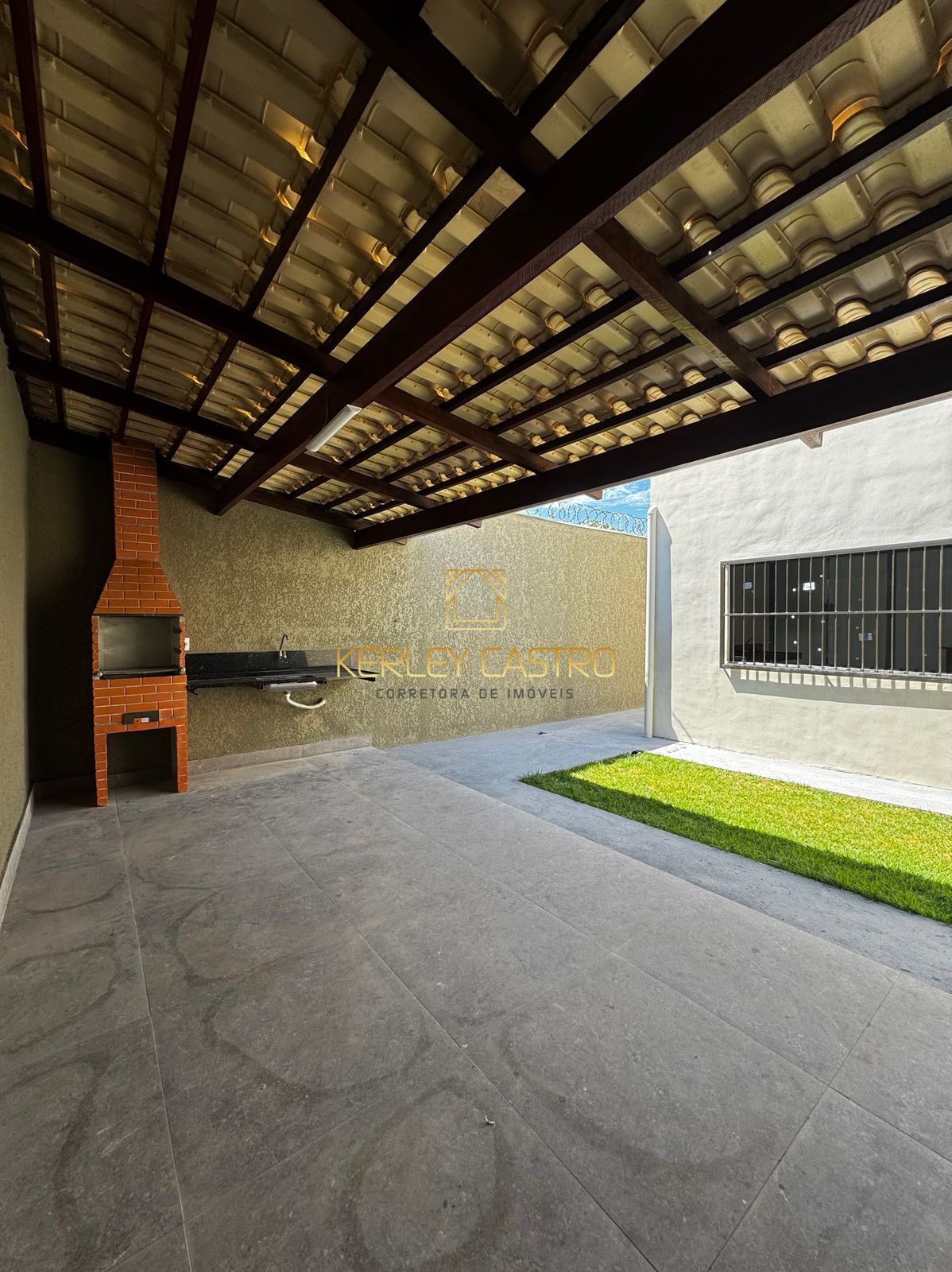 VENDO ÓTIMA CASA/NÃO GEMINADA- C/ ÁREA GOURMET-ALVORADA II