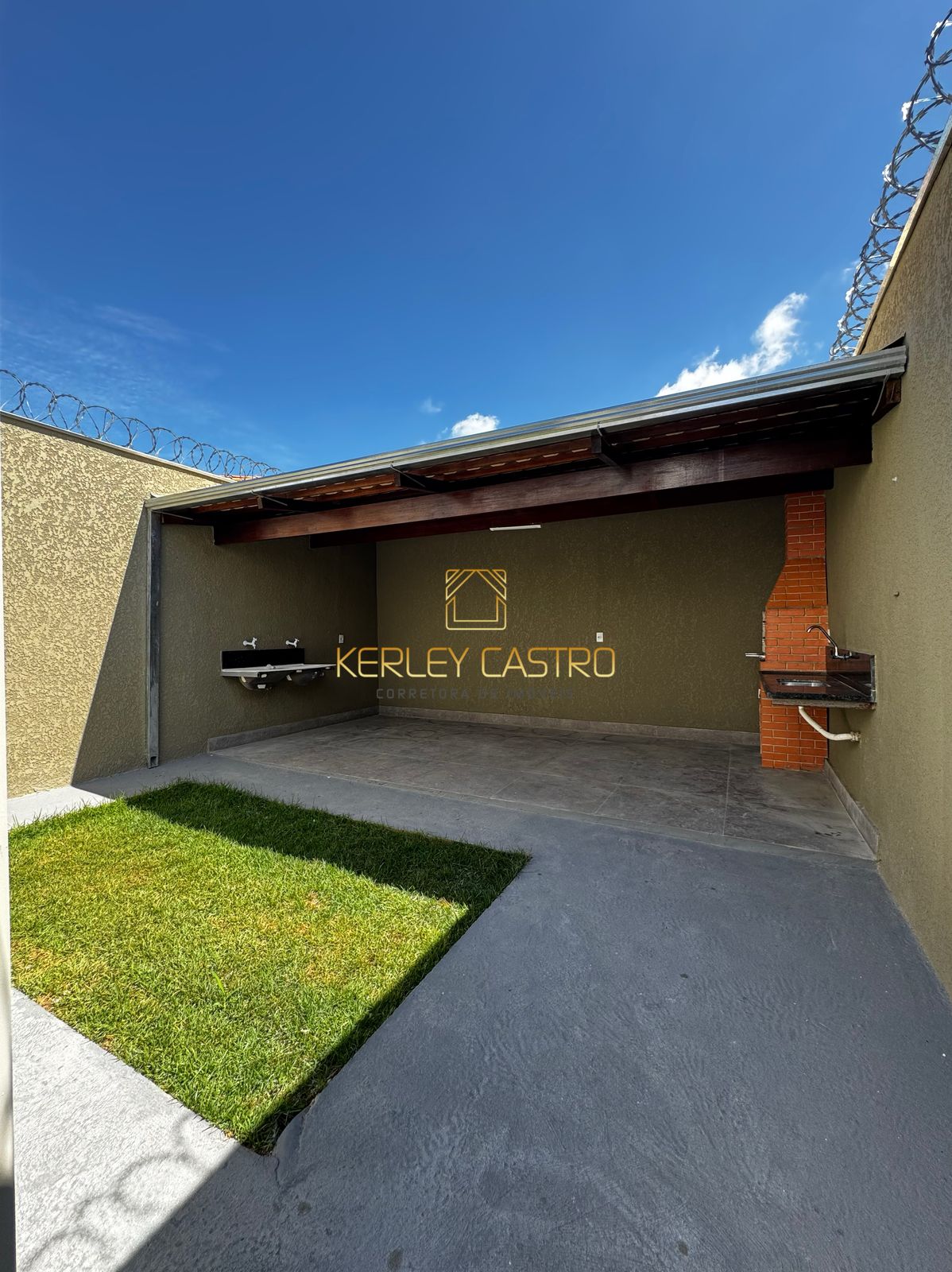 VENDO ÓTIMA CASA/NÃO GEMINADA- C/ ÁREA GOURMET-ALVORADA II