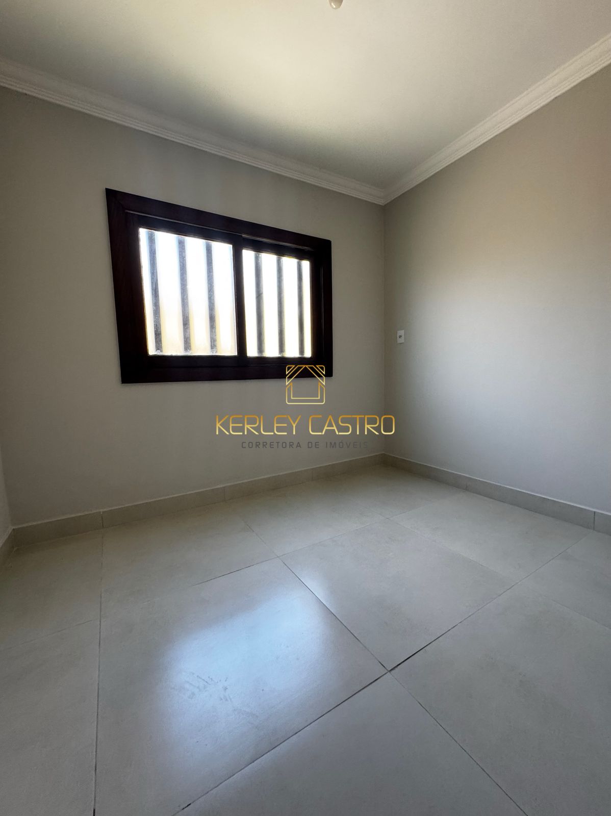 VENDO ÓTIMA CASA/NÃO GEMINADA- C/ ÁREA GOURMET-ALVORADA II