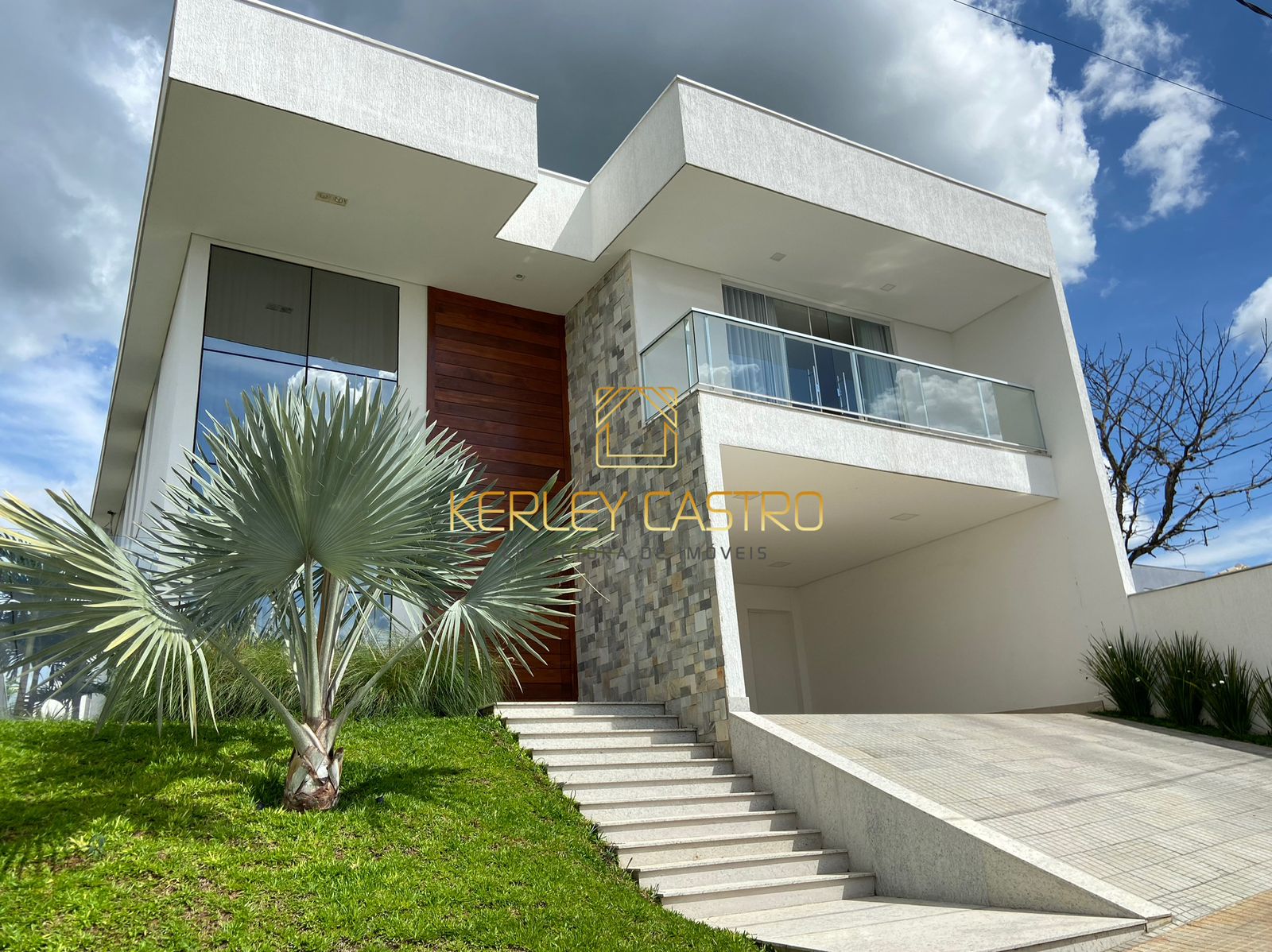 LINDA CASA DE ALTO PADRÃO NO RESIDENCIAL BLUE GARDEN 