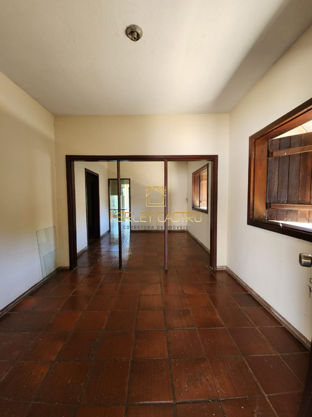 CASA COM LOTE DE ESQUINA NO CARMO II 