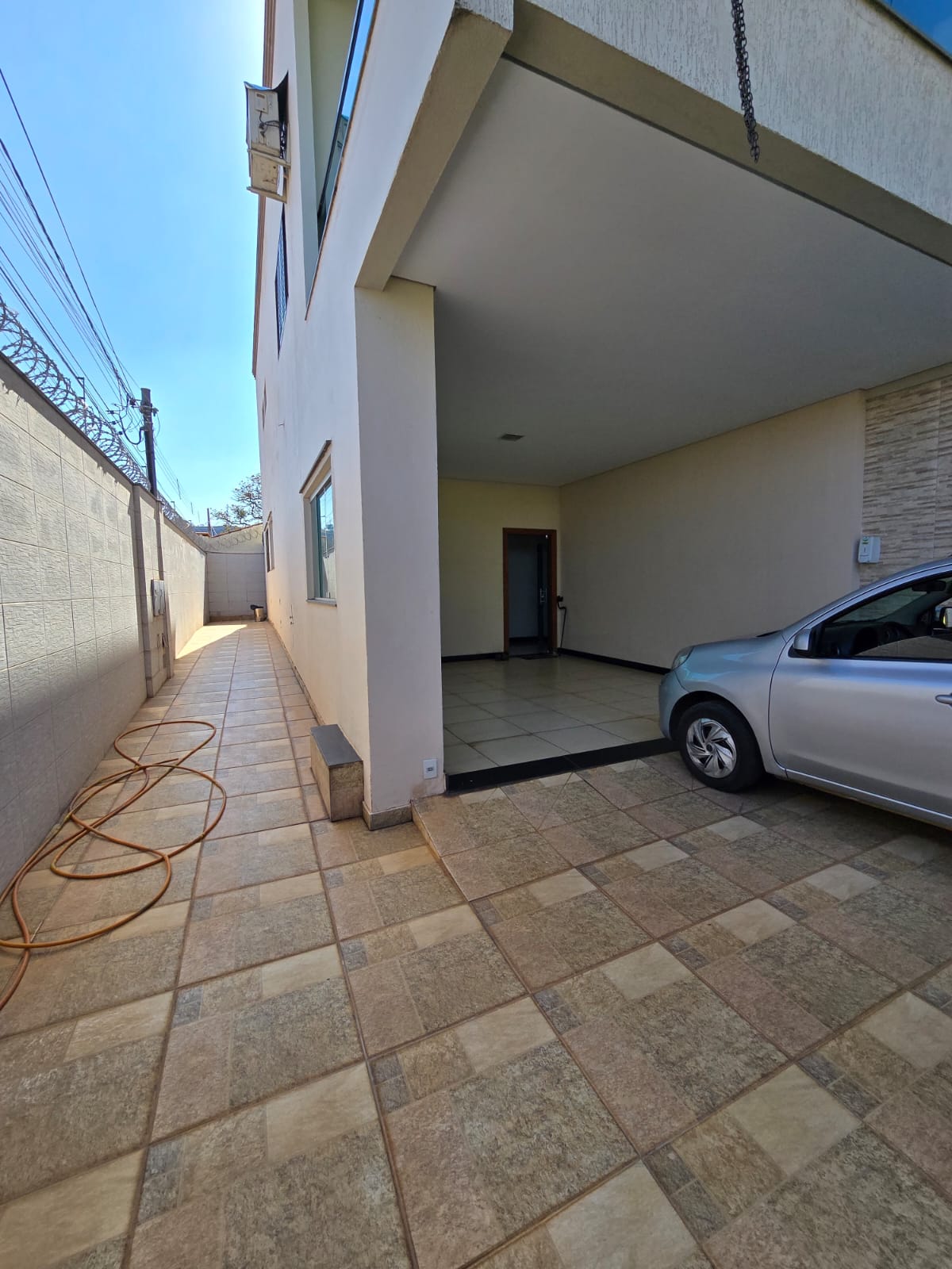 CASA COM EXCELENTE LOCALIZAÇÃO NO N.S DO CARMO CASA COM EXCELENTE LOCALIZAÇÃO NO N.S DO CARMO