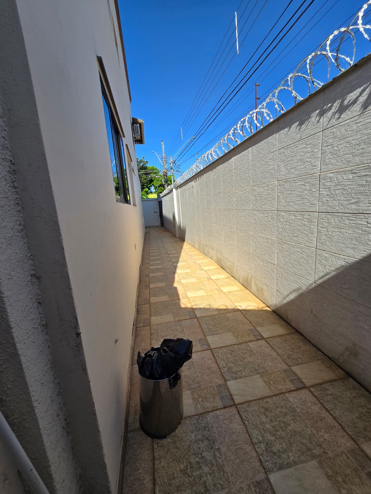 CASA COM EXCELENTE LOCALIZAÇÃO NO N.S DO CARMO CASA COM EXCELENTE LOCALIZAÇÃO NO N.S DO CARMO