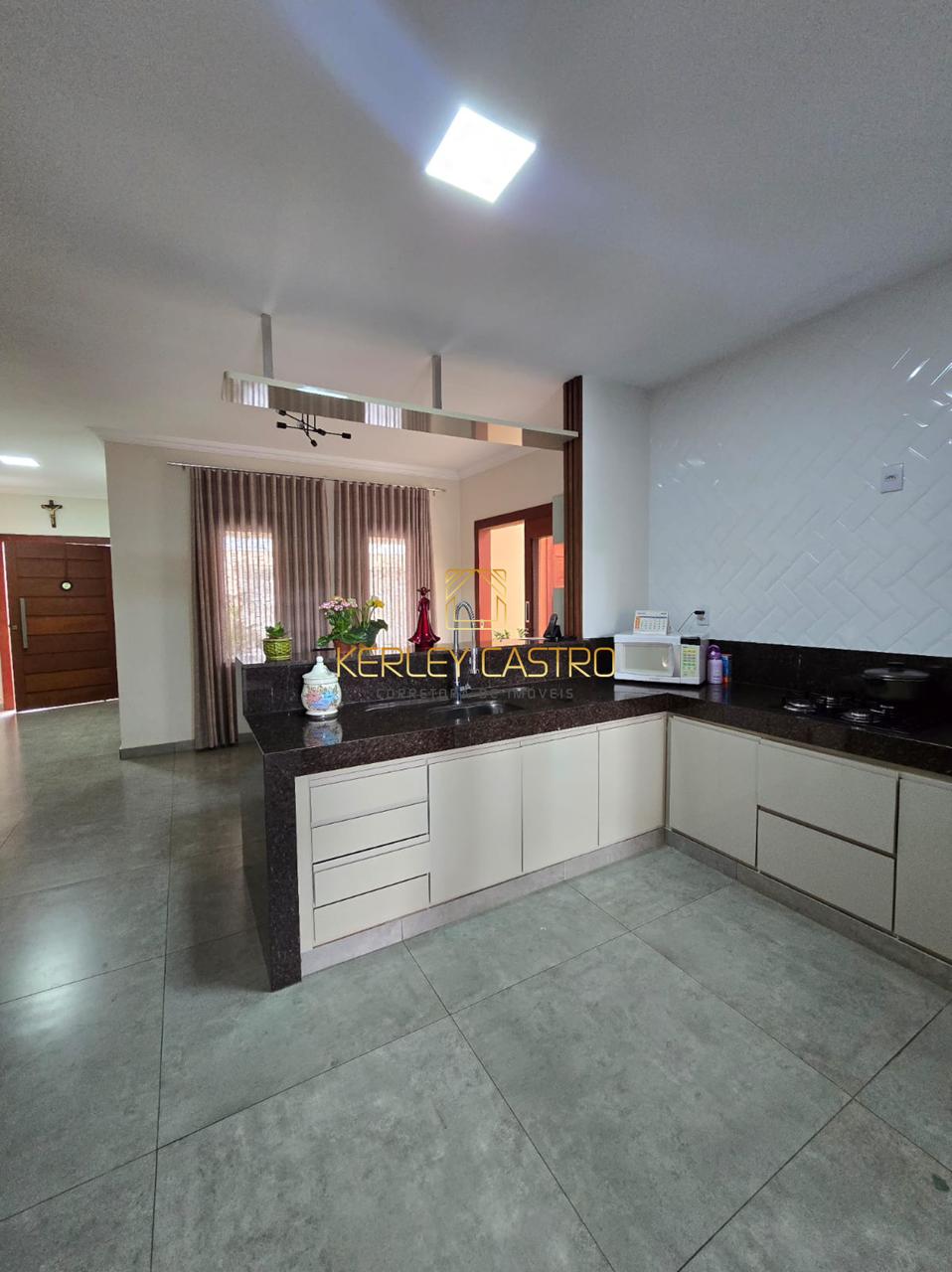 VENDO ÓTIMA CASA C/ ÁREA GOURMET COM LINDA COZINHA - CARMO, em Sete Lagoas,MG