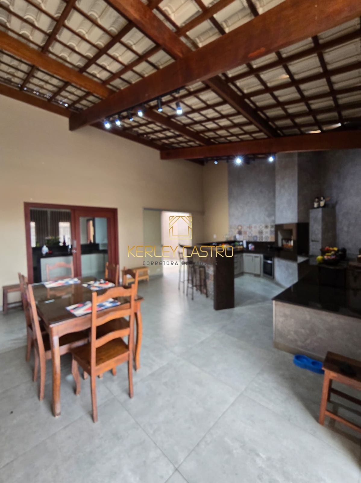 VENDO ÓTIMA CASA C/ ÁREA GOURMET COM LINDA COZINHA - CARMO, em Sete Lagoas,MG